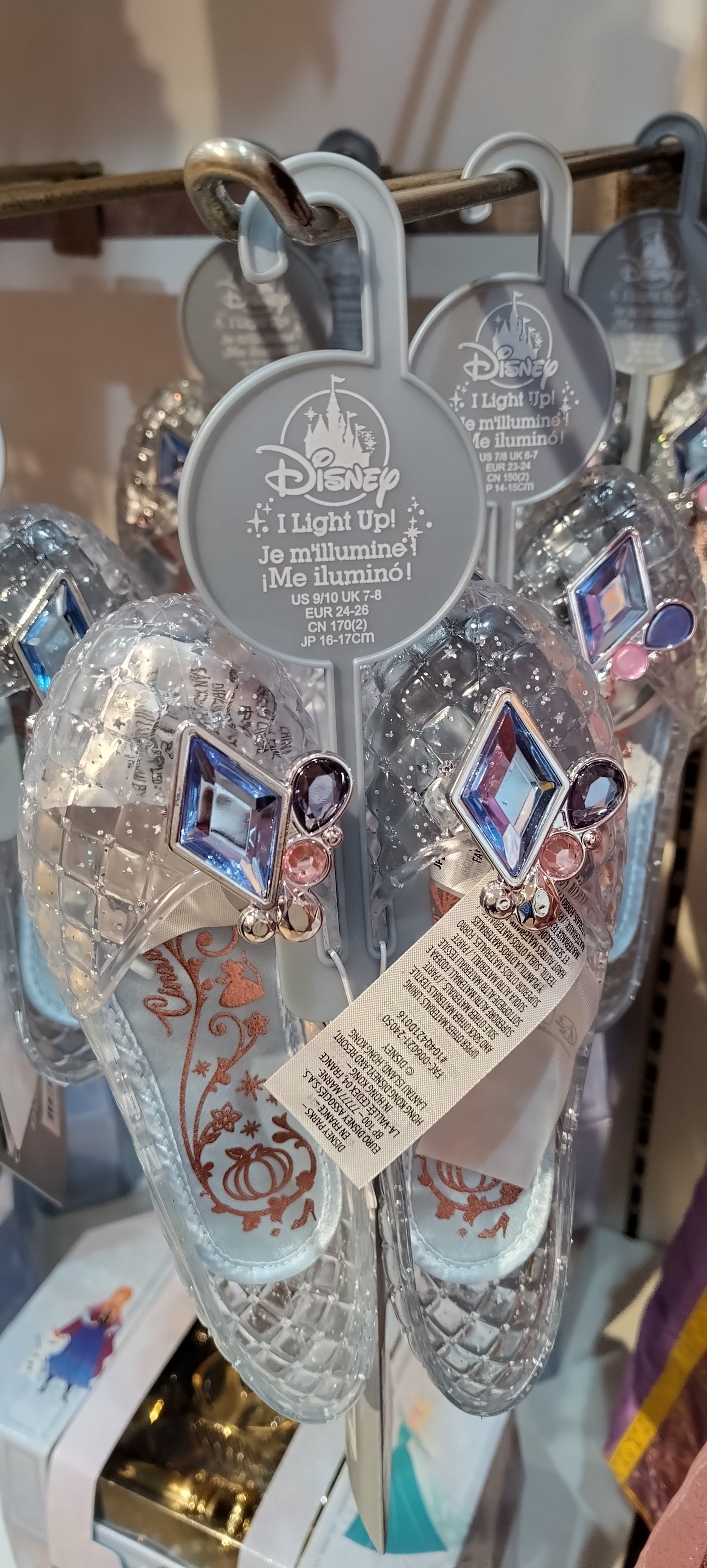 ディズニーストア 渋谷公園通り店｜真咲ともか