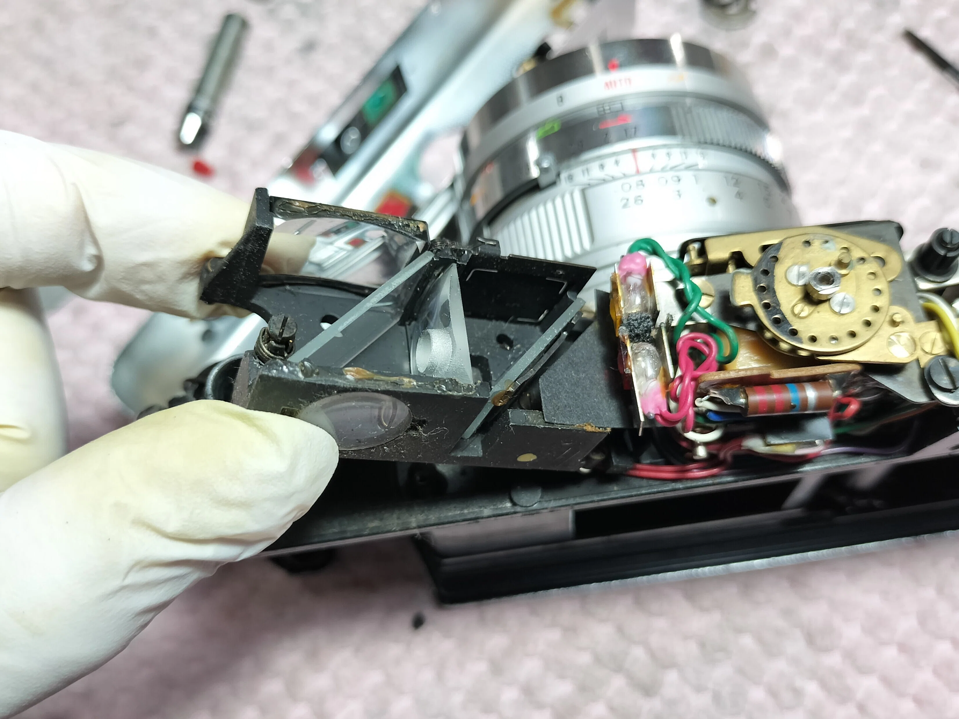 初代ヤシカエレクトロ35の分解｜フィルムカメラ修理のアクアカメラ