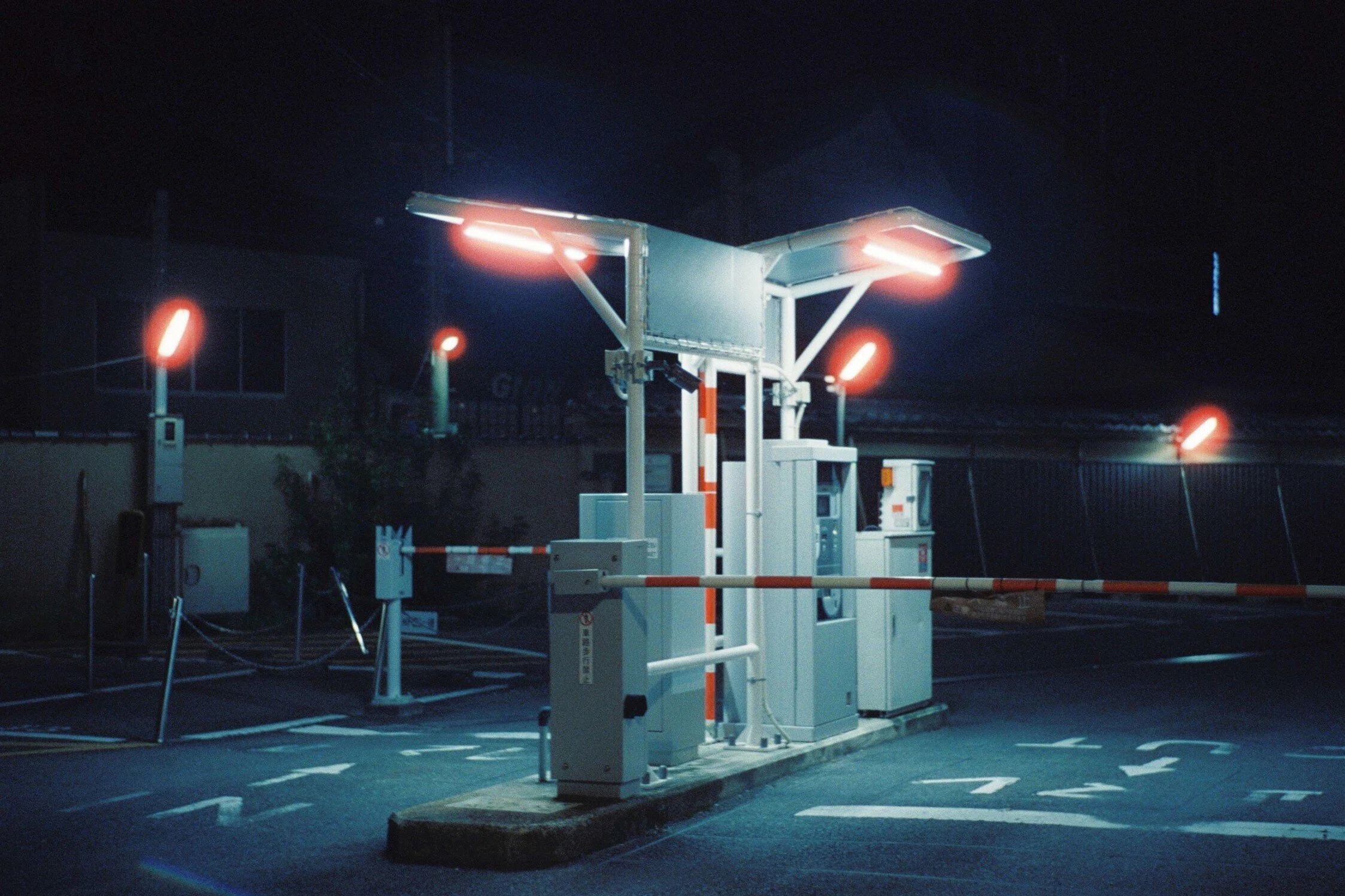 Cinestill 800T】と【Carl Zeiss Jena Sonnar 5cm F2】で夜スナップ｜ばや