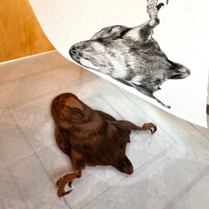 一番人気❗️今年ラス1❕️手作り額付き銅版画応用絵画　「きらめきニャンコ」 今月来月残りラス1販売！早いもの勝ち❗手作り額付き銅版画作品