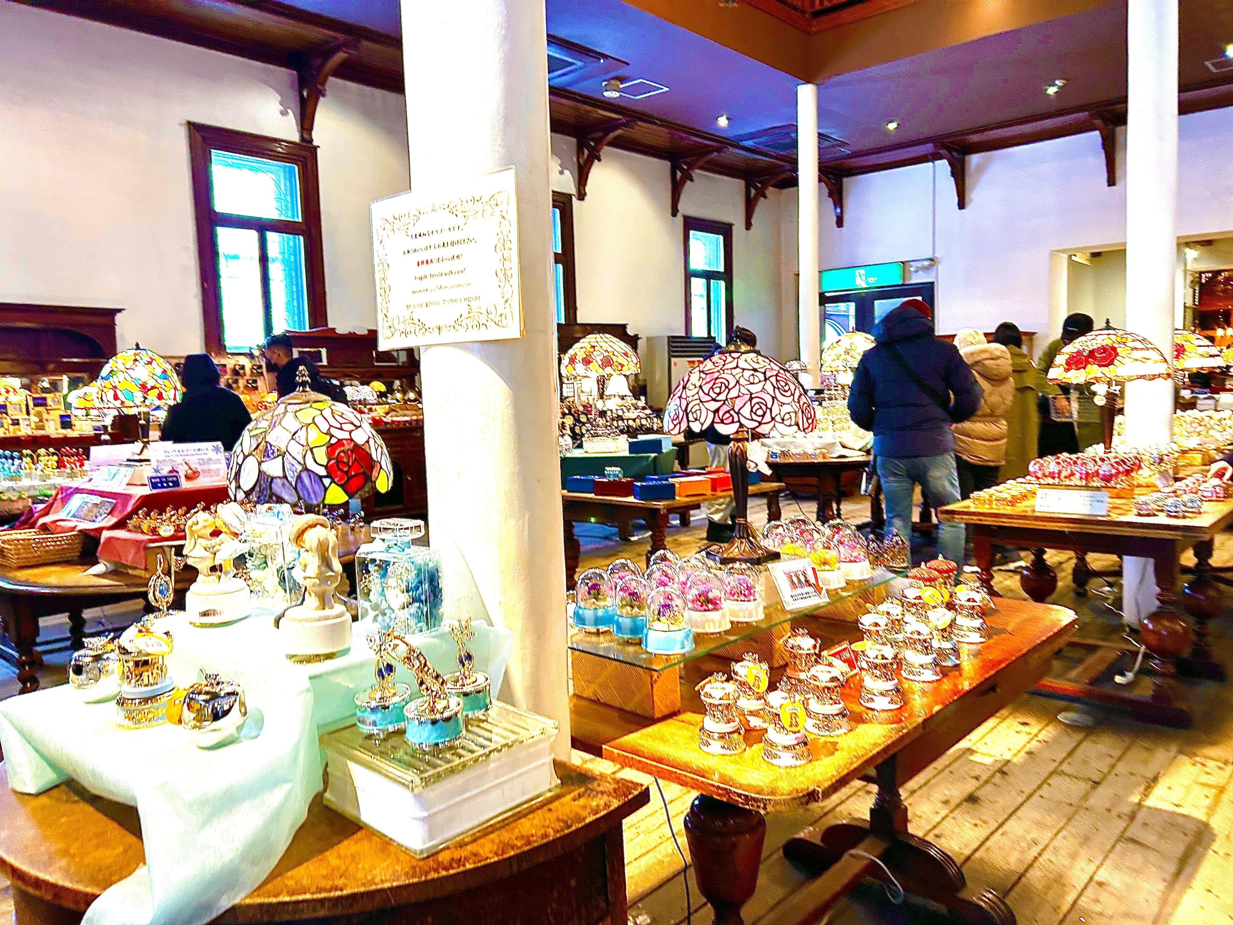 南の島で読書をする人　小樽オルゴール堂 南の島で読書をする人 小樽オルゴール堂