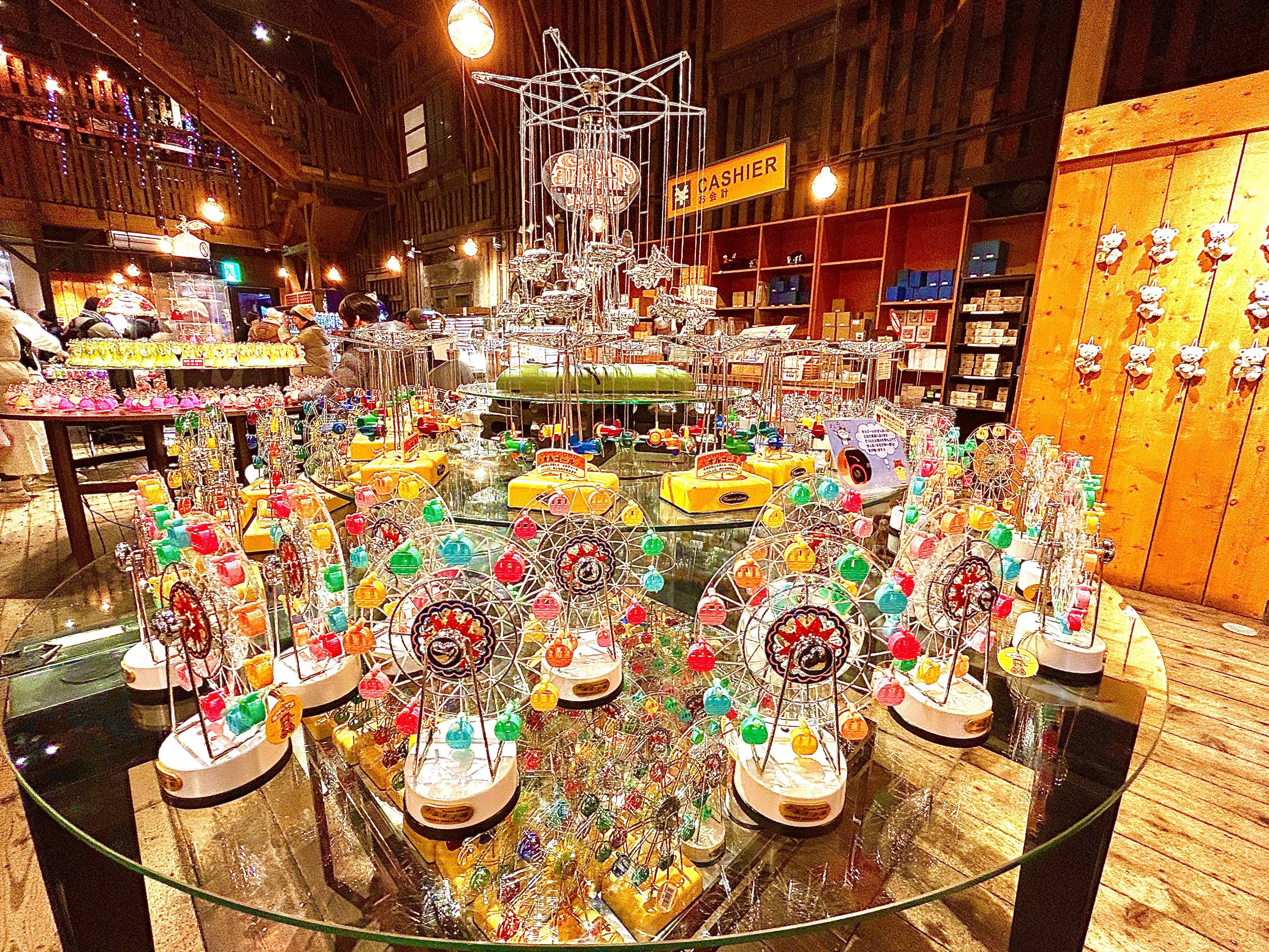 南の島で読書をする人小樽オルゴール堂