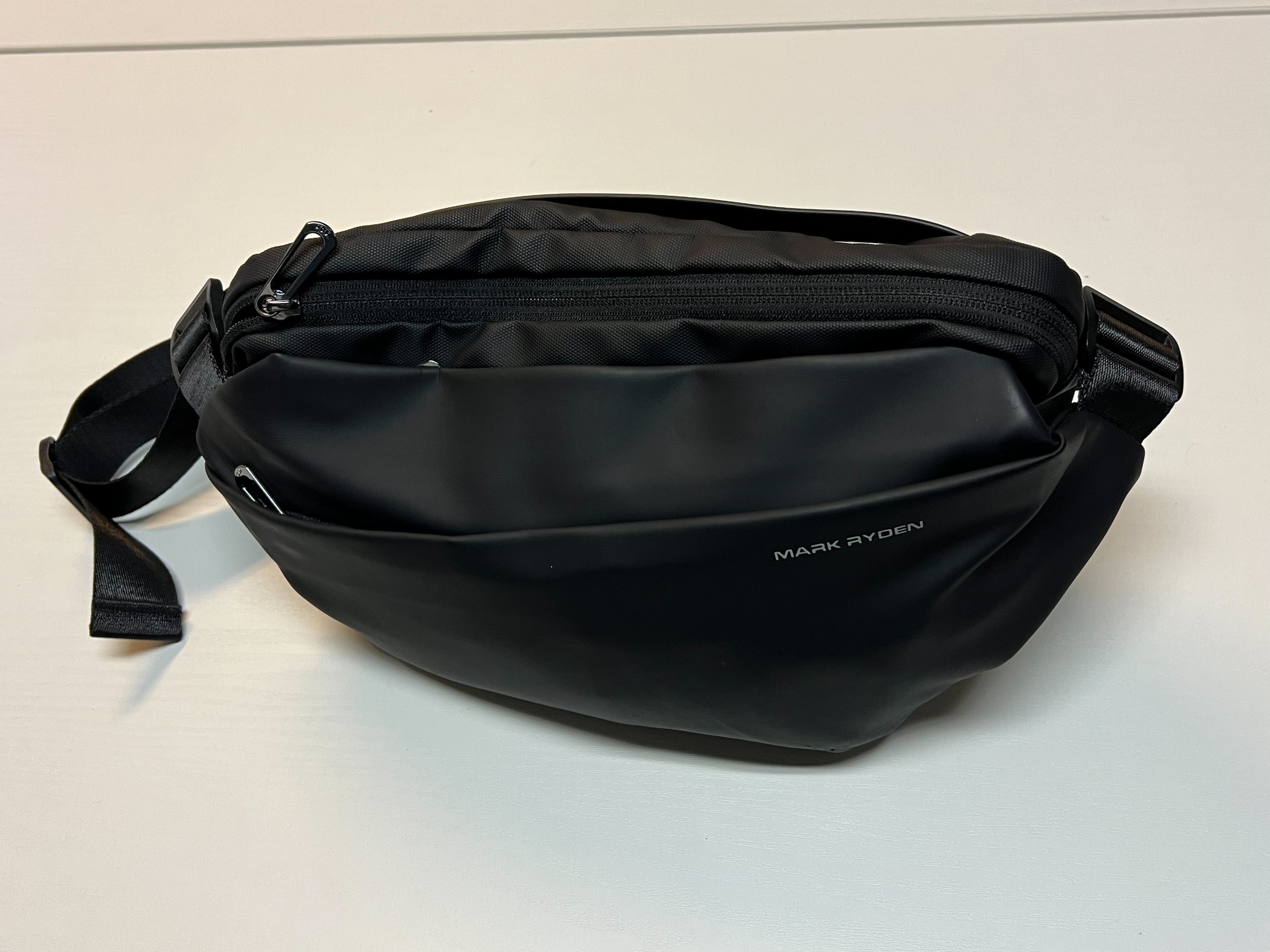 専用 ブラック ボディバッグ ボディバッグ】大容量＆防水！多機能ポケット付きスタイリッシュな