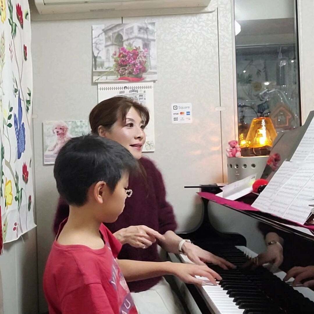 これぞ！究極の「子供のジャズピアノ連弾」TAKEFIVE｜あざみ野