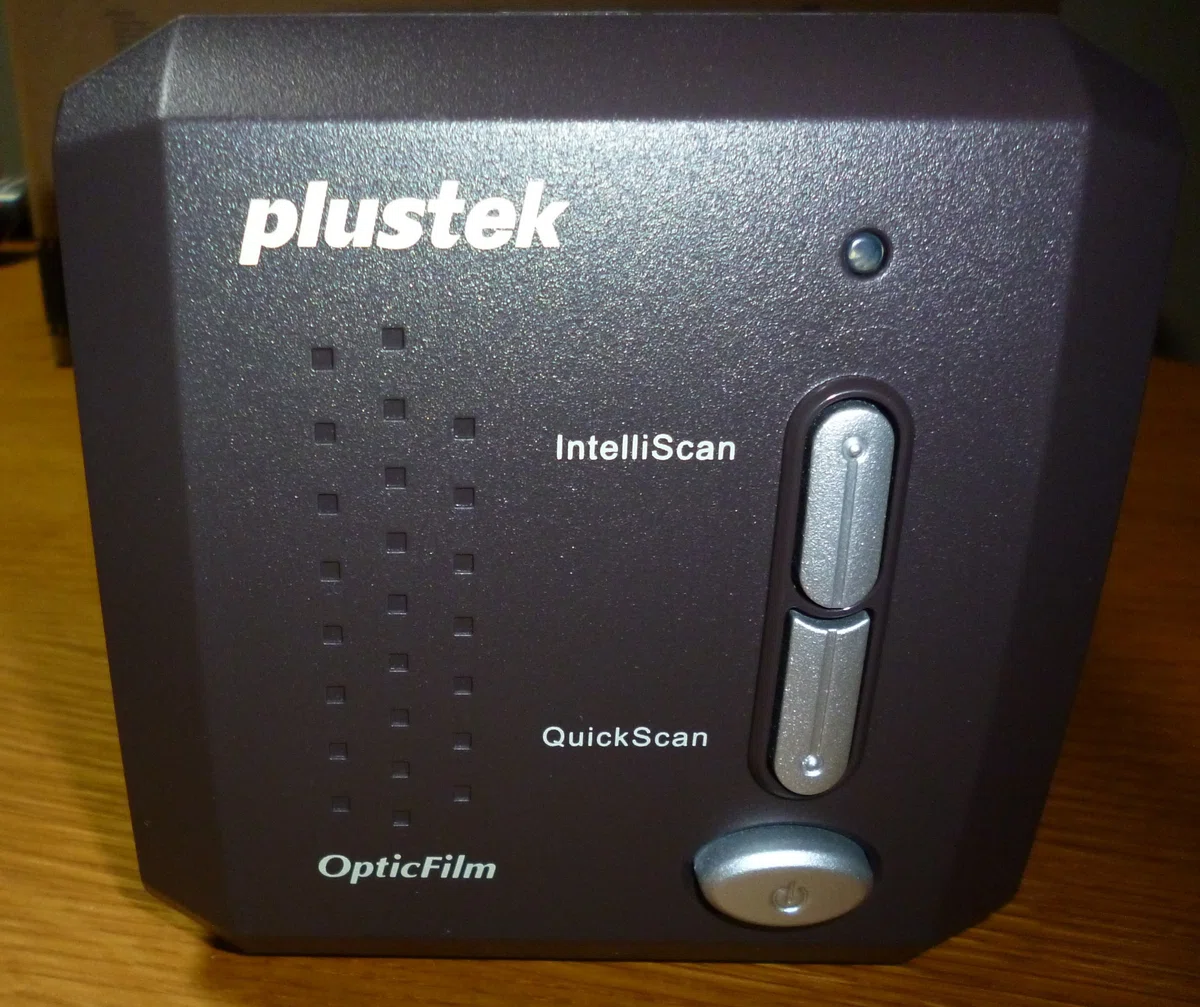 Plustek OpticFilm 8300i Ai 未使用に近い（OpticFilm 8300i SE 
