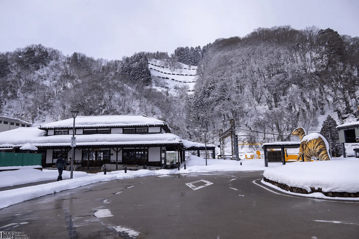 inoue1024 08 PhotoNote - えちぜん鉄道勝山駅の雪景色