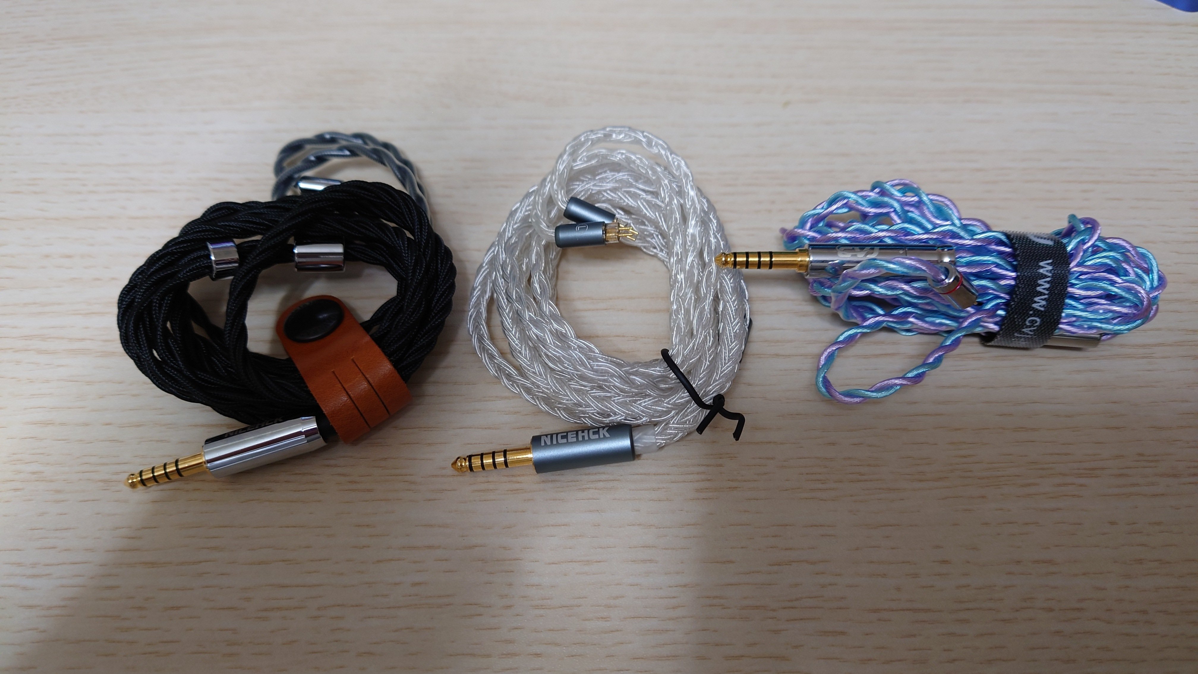 イヤホン素人記】音の素人は、リケーブルで変化を感じ取れるのか