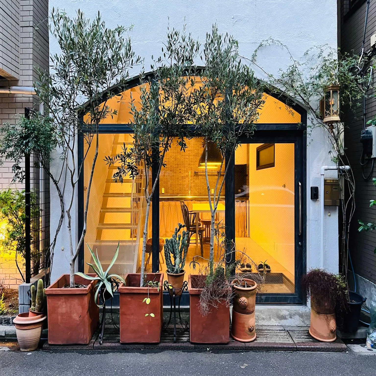店舗物件」5選。職住一体生活、変わらない街のシンボル ほか（2024 