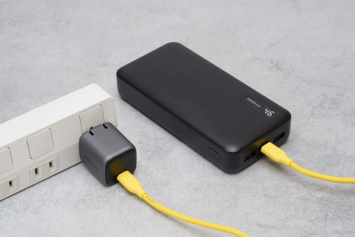 コスパ抜群】UGREENの20000mAhの大容量モバイルバッテリーをレビュー