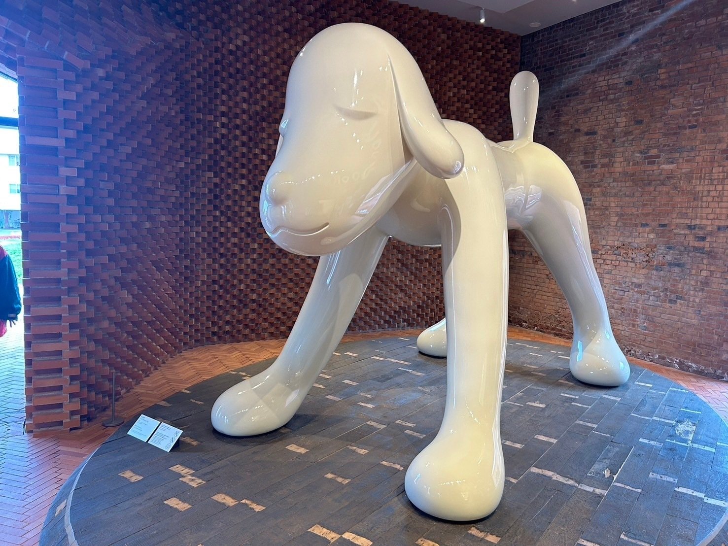 奈良美智の作品を地元・青森で堪能する｜多摩美術大学芸術学科