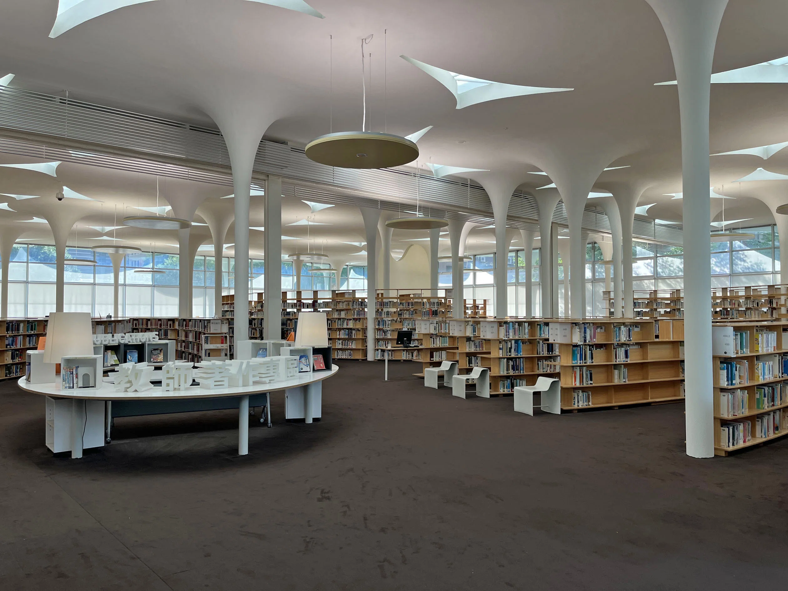 建築】柱こんなに要る？と思わせる台湾大学社会科学部図書館（伊東豊雄