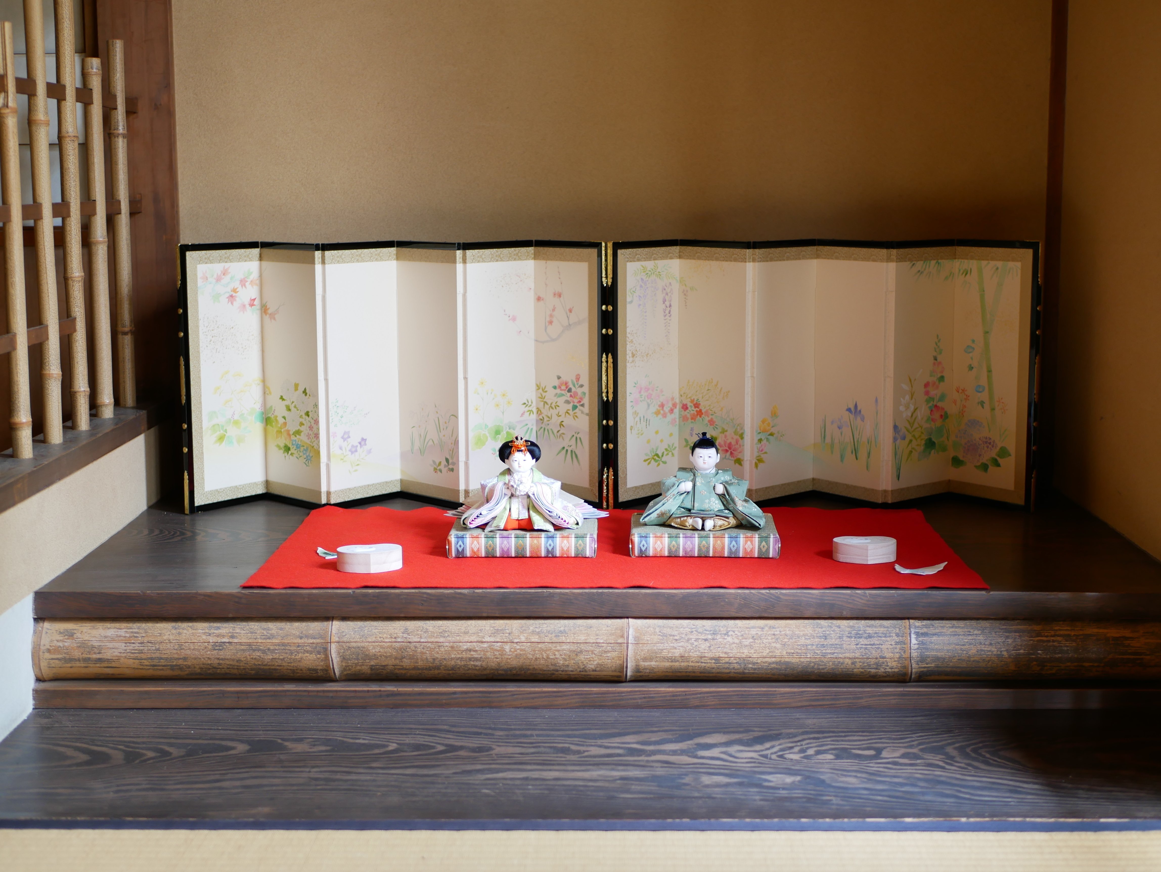 お雛様の飾り方」お雛様をきれいに見せる基本型④ 屏風その2｜大西