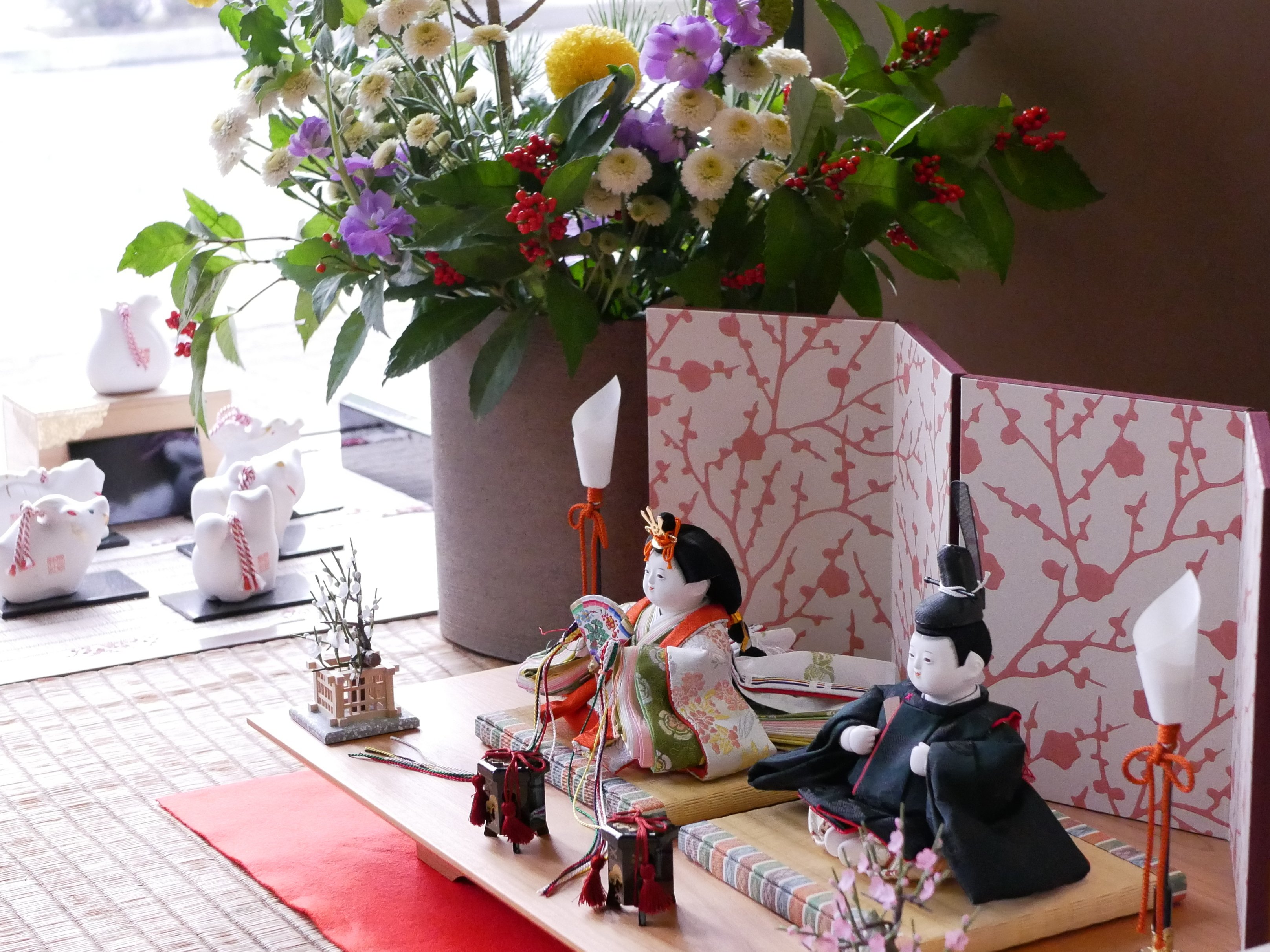お雛様の飾り方」お雛様をきれいに見せる基本型④ 屏風その2｜大西