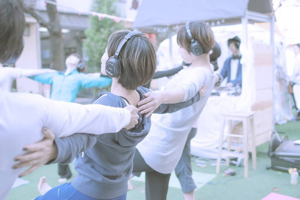 サイレントディスコがもたらす心理的効果とウェルネスへの応用｜Silent it