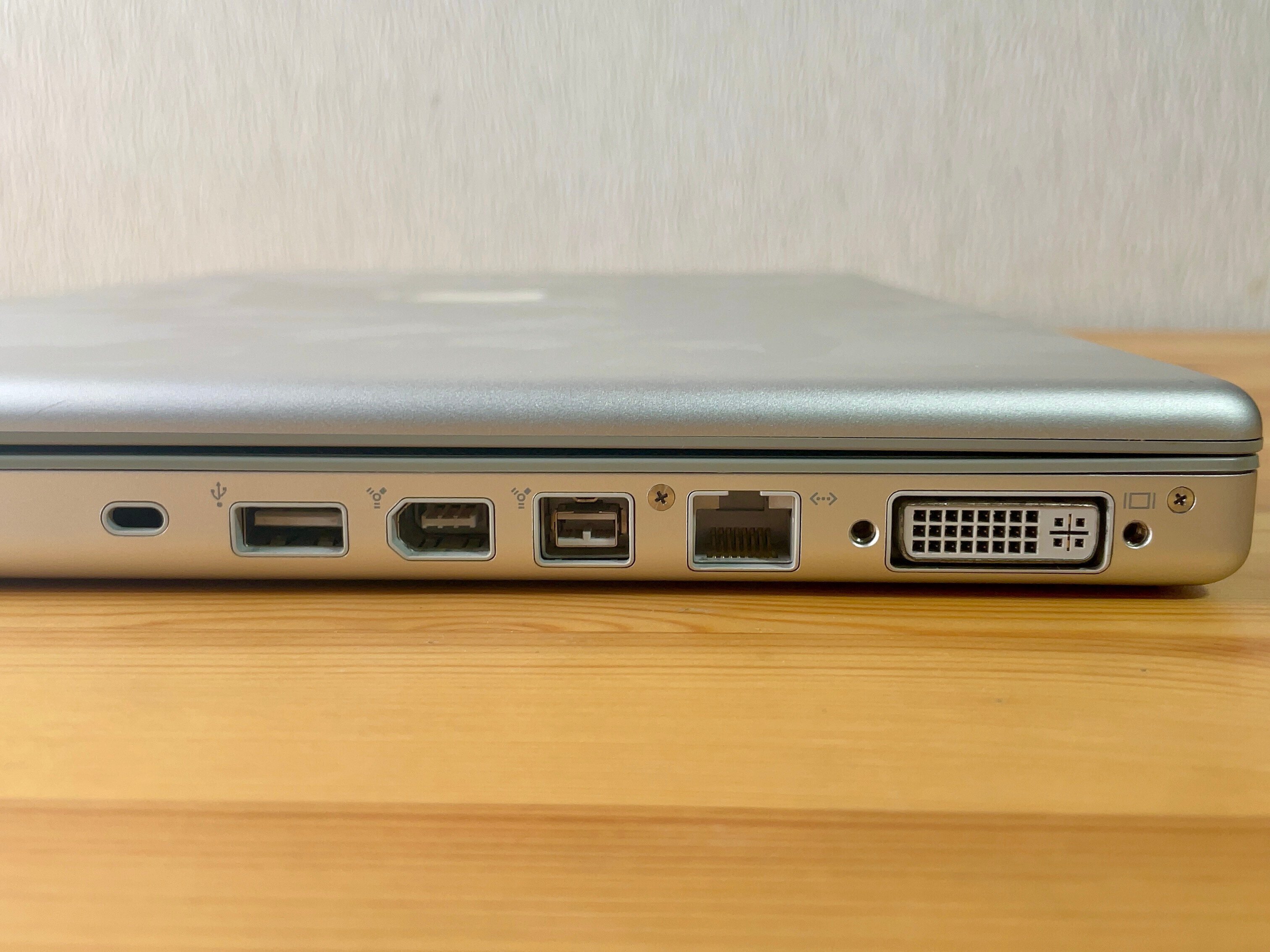 ノートPC MacBook 2007 ノスタルジックMac】MacBookPro 2007 Intel Core 2 Duo ｜ドイのnote