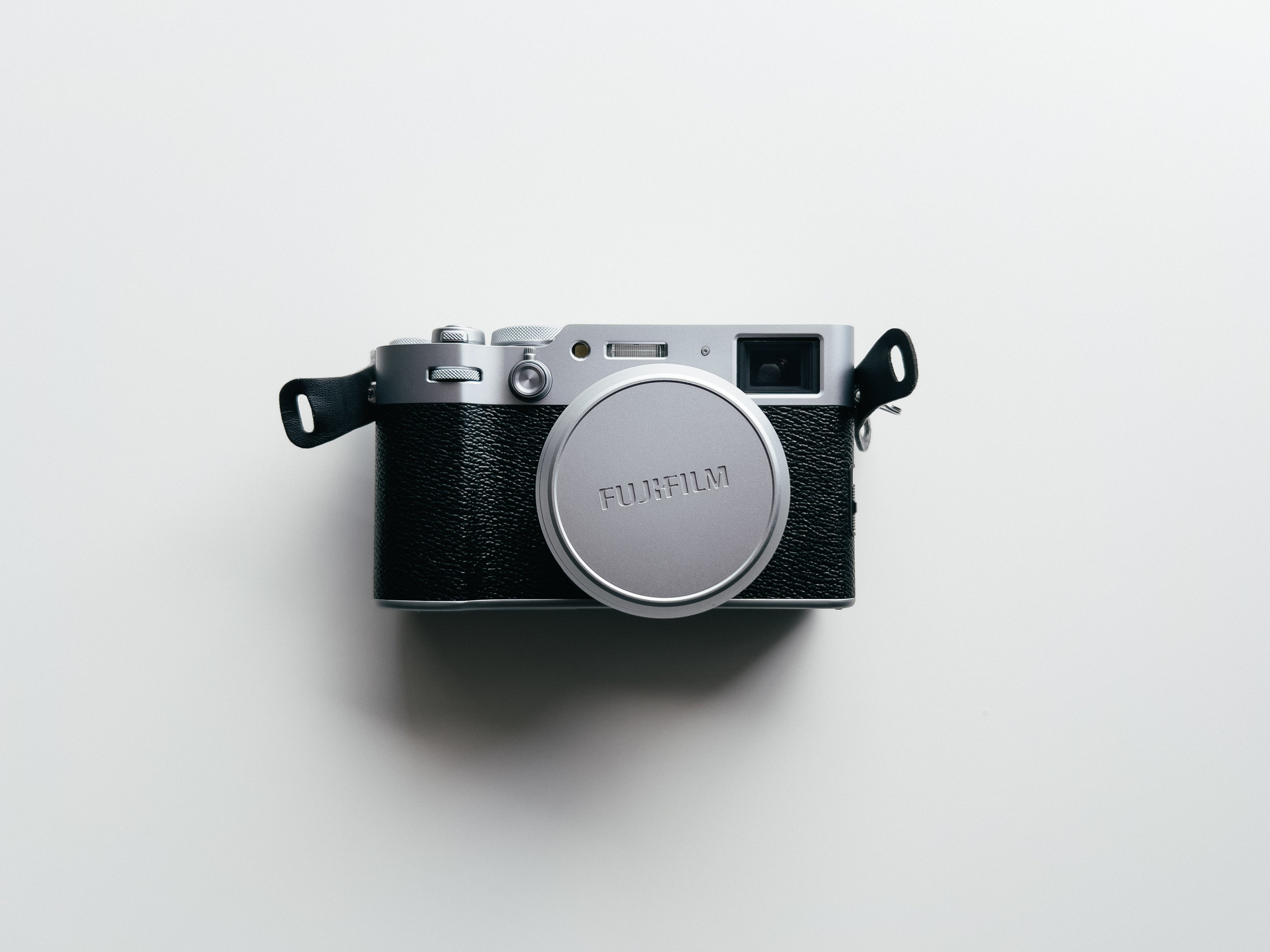 FUJIFILM X100VI｜シルバーにすべきか、ブラックにすべきか