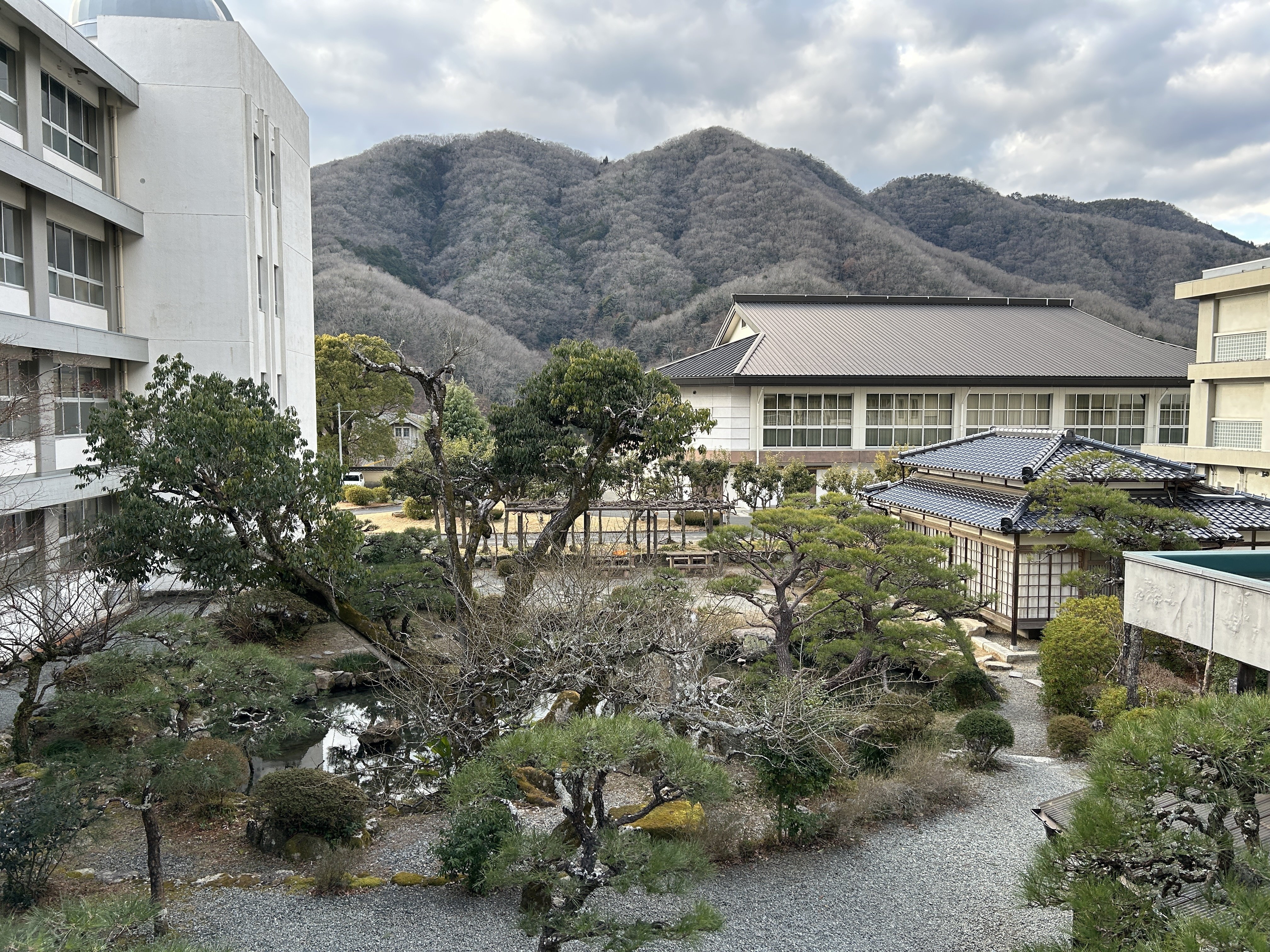 コッターの変革の8段階のプロセス」で学校と地域は変わるのか？岡山県