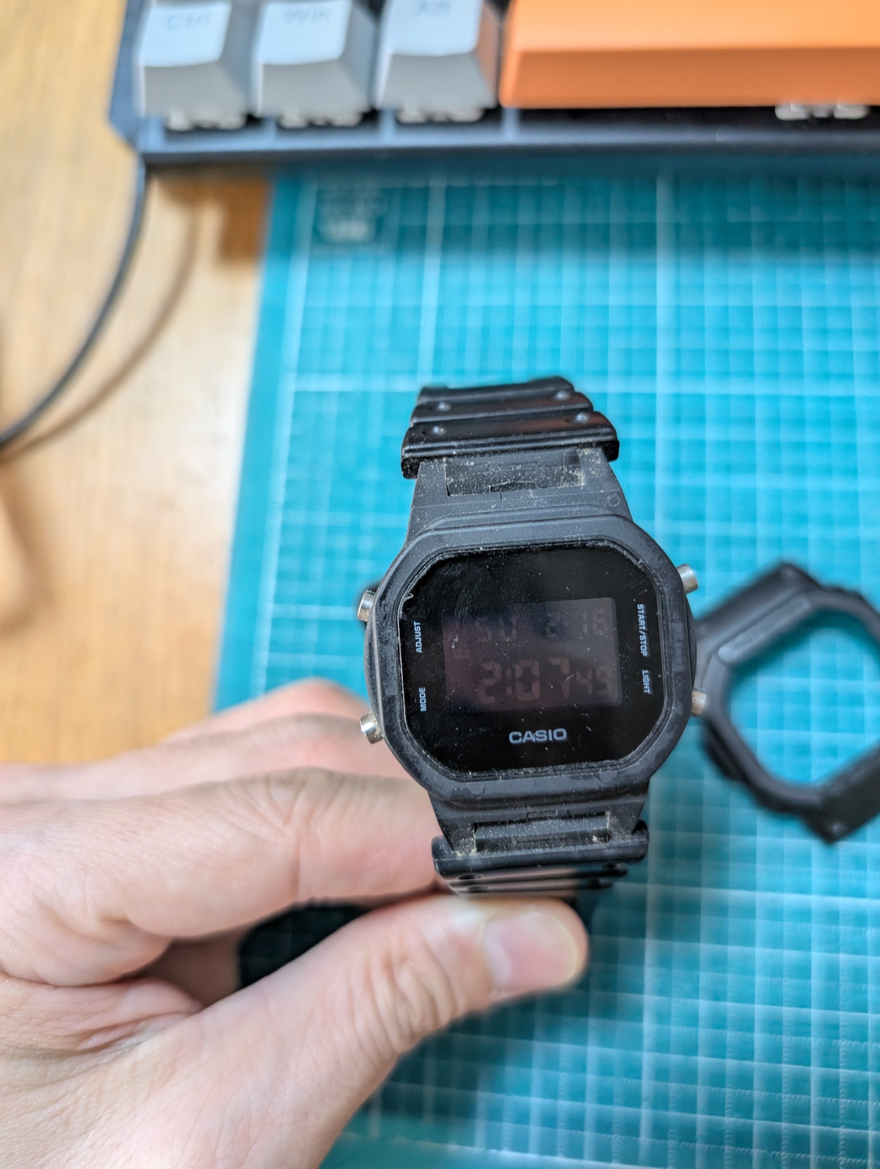 G-SHOCKの電池交換、やってみた!100均の電池で交換できる G-SHOCKの電池交換、やってみた!100均の電池で交換できる