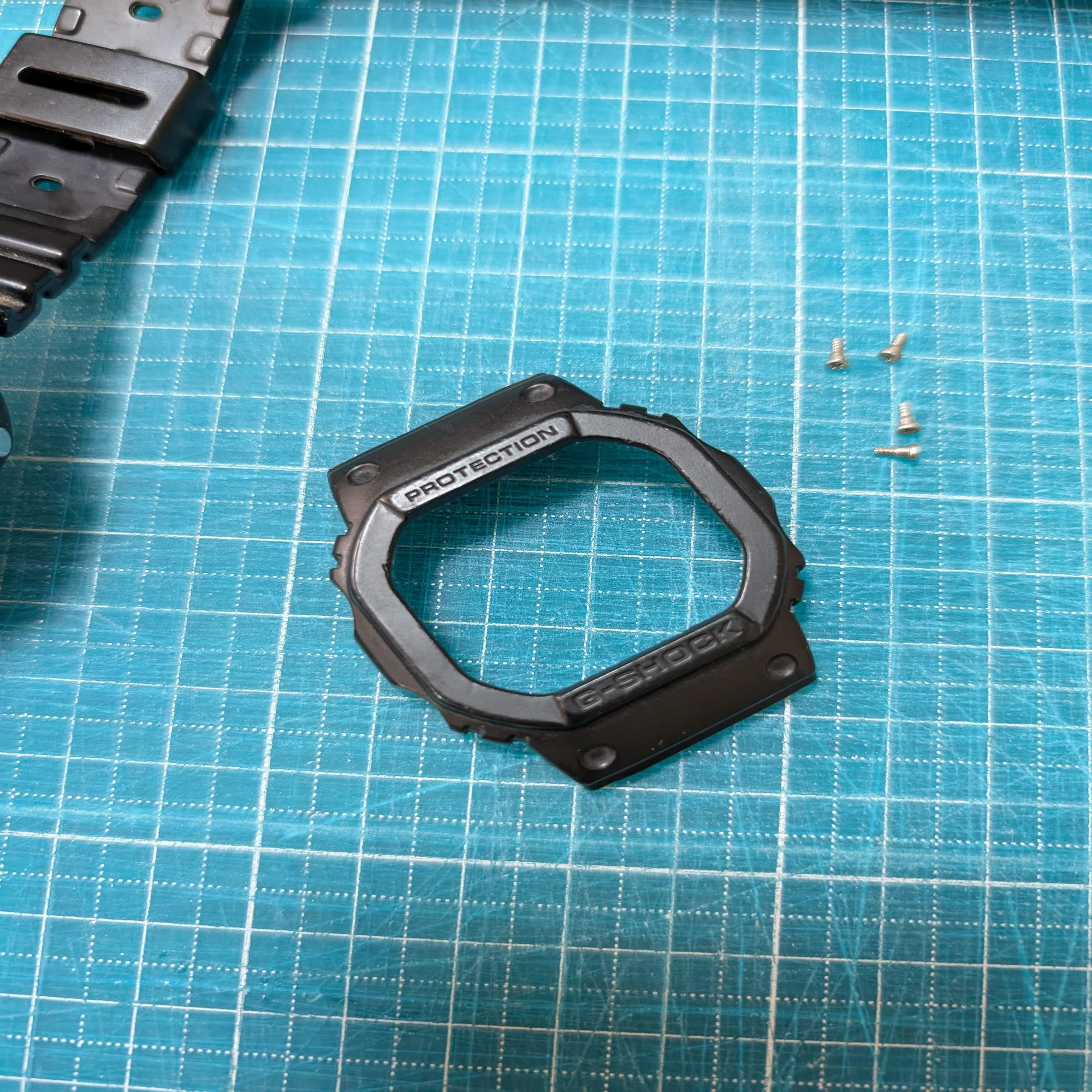 G-SHOCKの電池交換、やってみた！100均の電池で交換できる？｜松樹悠 