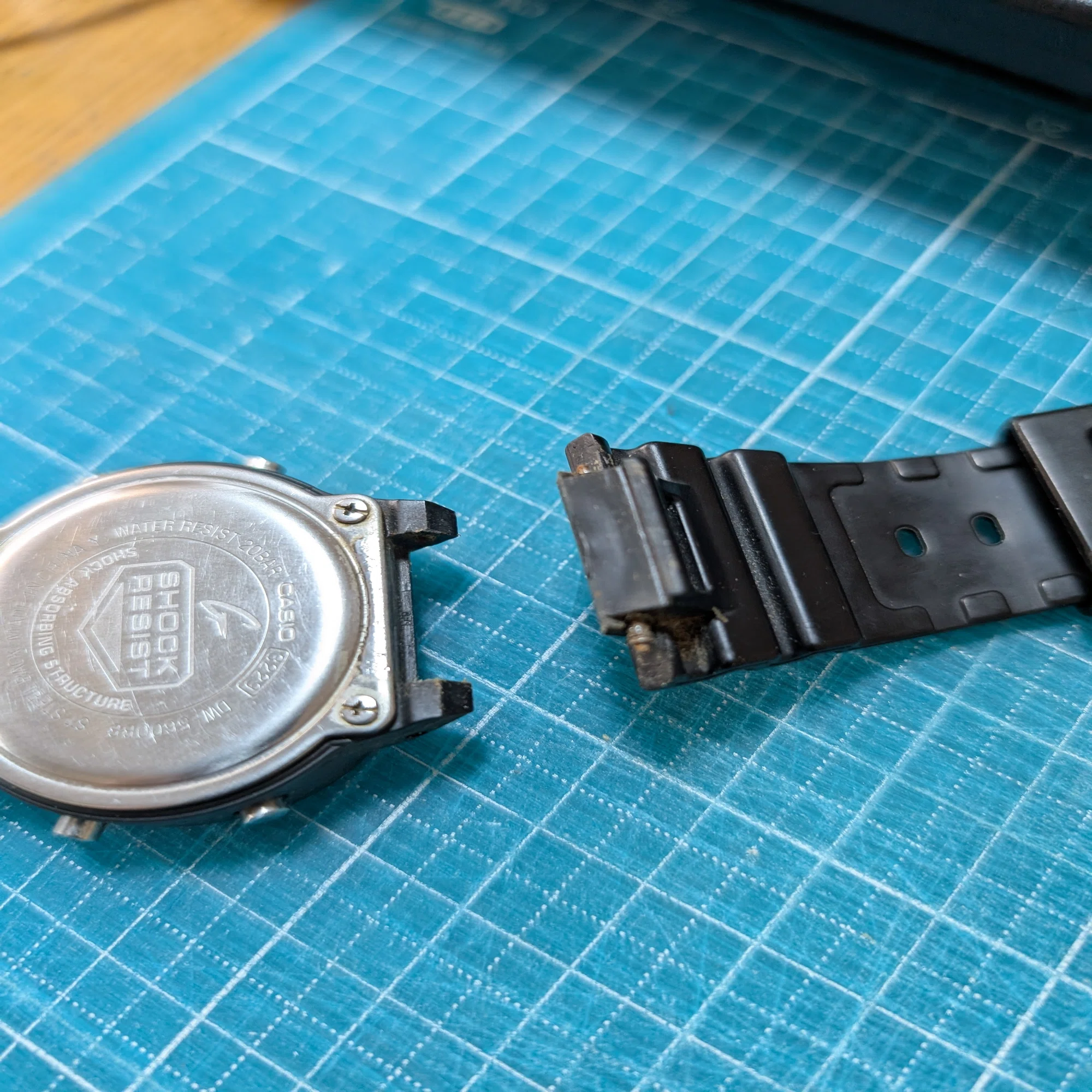 G-SHOCKの電池交換、やってみた！100均の電池で交換できる？｜松樹悠 