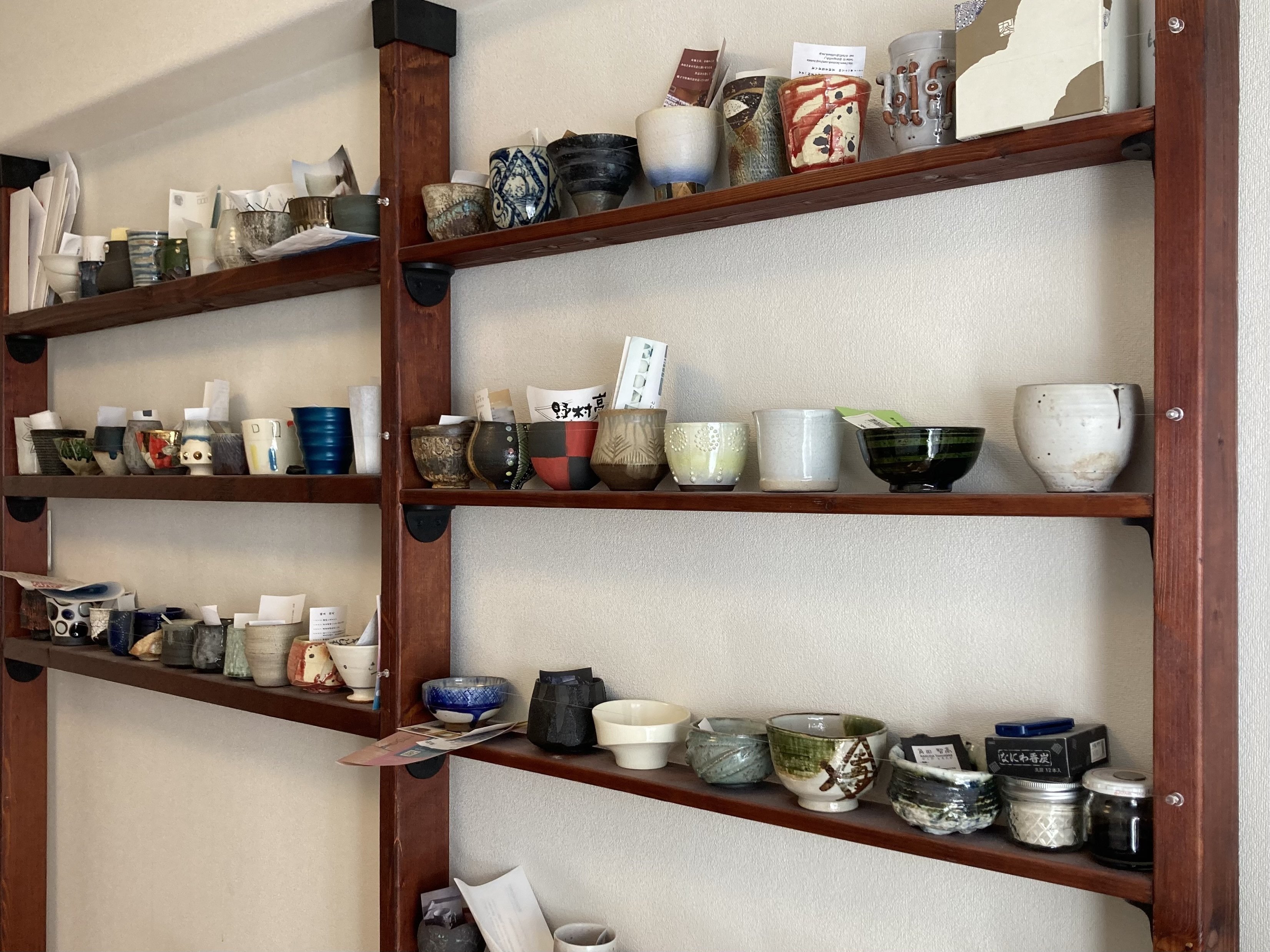 号外】陶器の飾り棚を増設するゾ！の巻｜萬蔵（MANZOU）