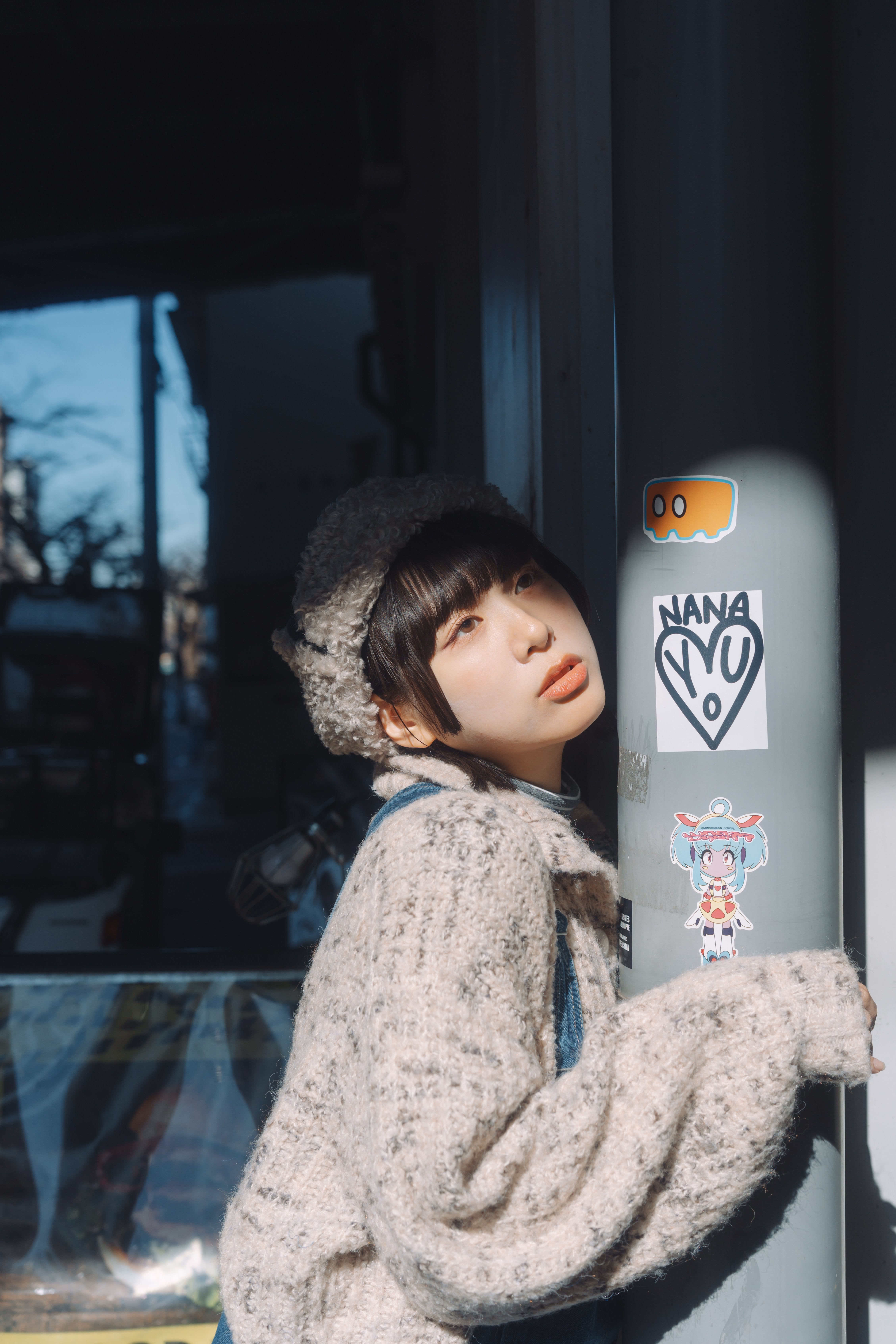 MOTHAHEAD 紅い眼で見つめる東京のポートレート ヨルフォト/夜x透明感ポートレート(Yoru Photo) | 秋 x 透明感