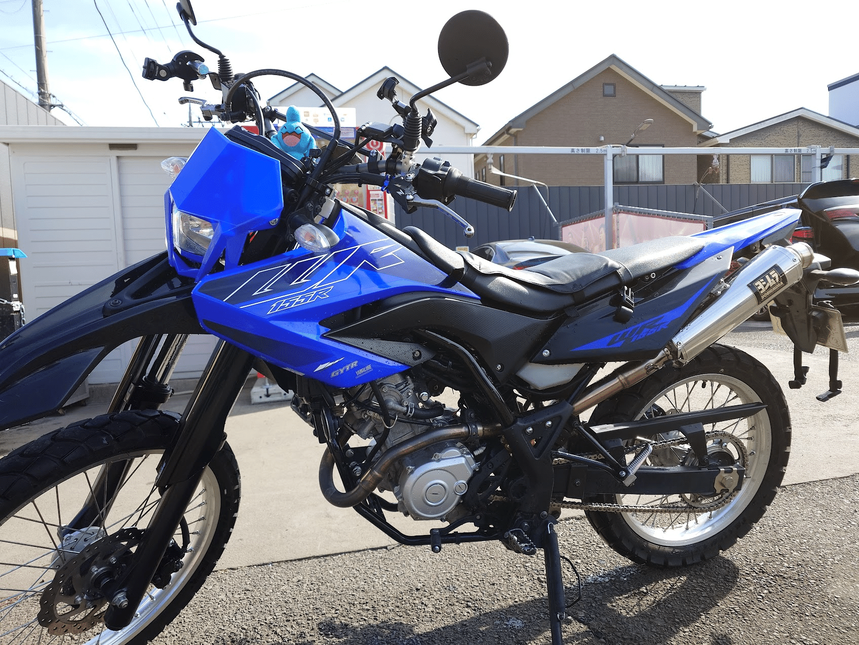 バイク スズキ 鋭いハンドリングに低重心の旋回性へと戦術を練った'88GSX-R400（GK73A