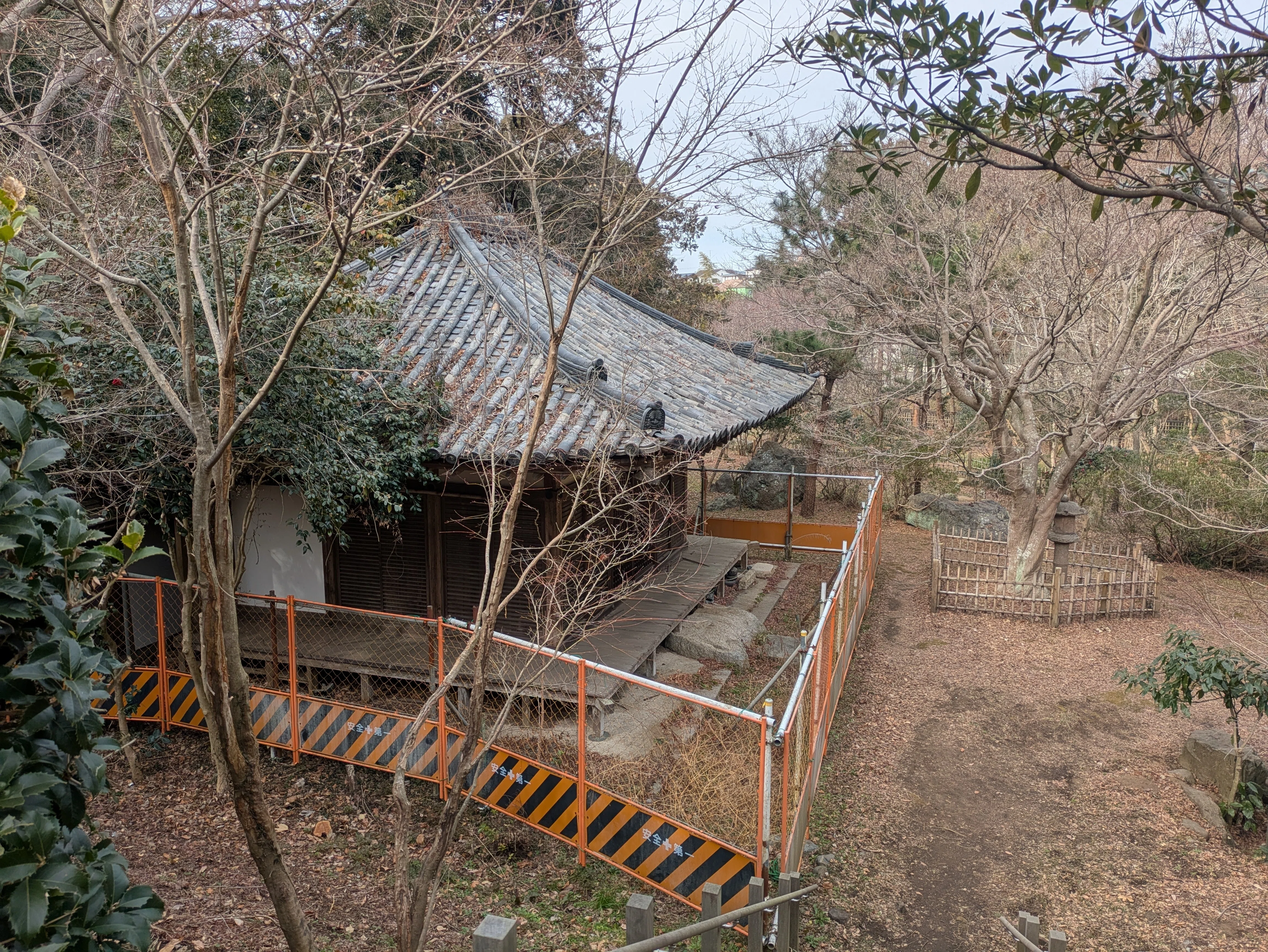 北鎌倉山崎、北大路魯山人の星岡窯跡を歩く｜家系図ミラケル