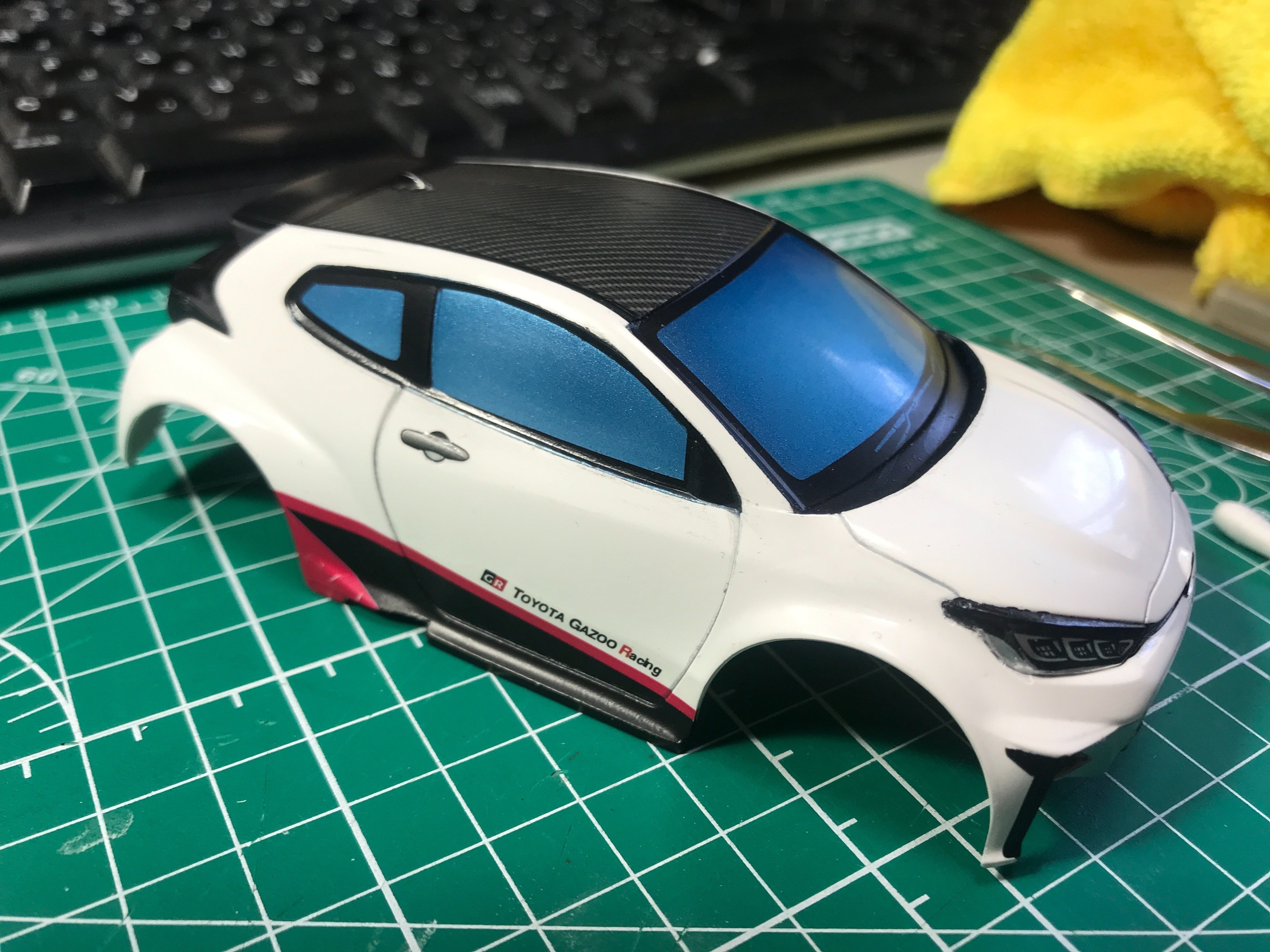 自作デカールでミニ四駆製作 作例GRヤリスとNEO VQS、塗装
