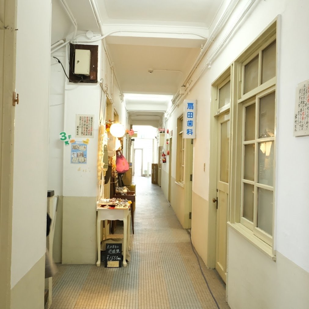 雑貨屋出品 Sunday OPEN! 店内雑貨も服も充実しております。 ご来店お待ちし