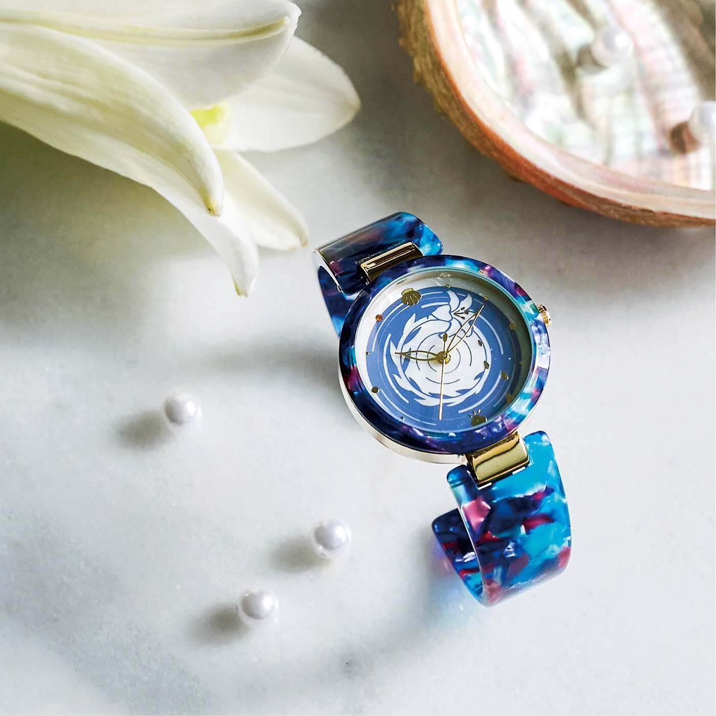 夢十夜』の百年を想う、幻想が織りなす色調麗しいバングルウォッチ