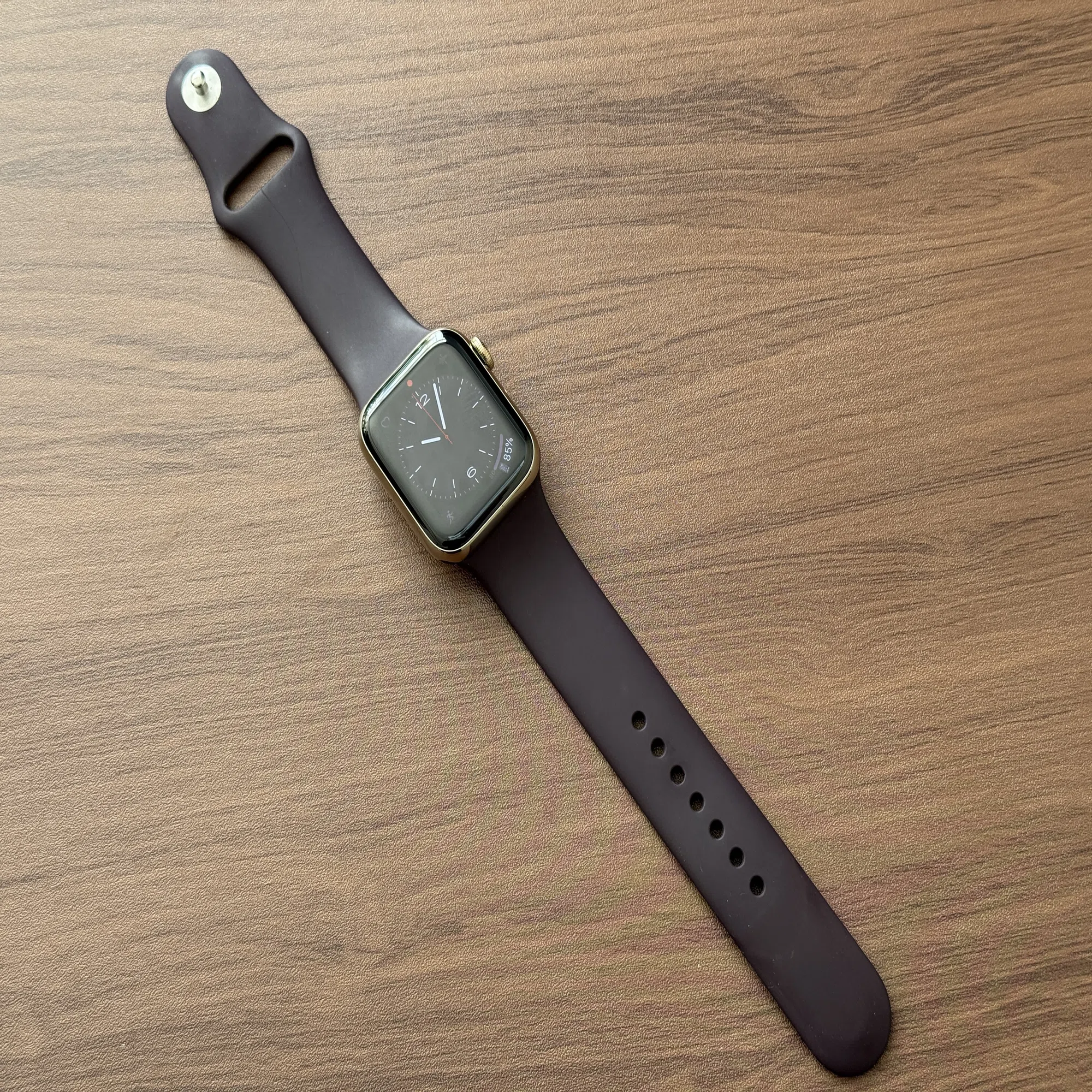純正には無いApple Watch用本革バンドの魅力｜ぽーるのーと