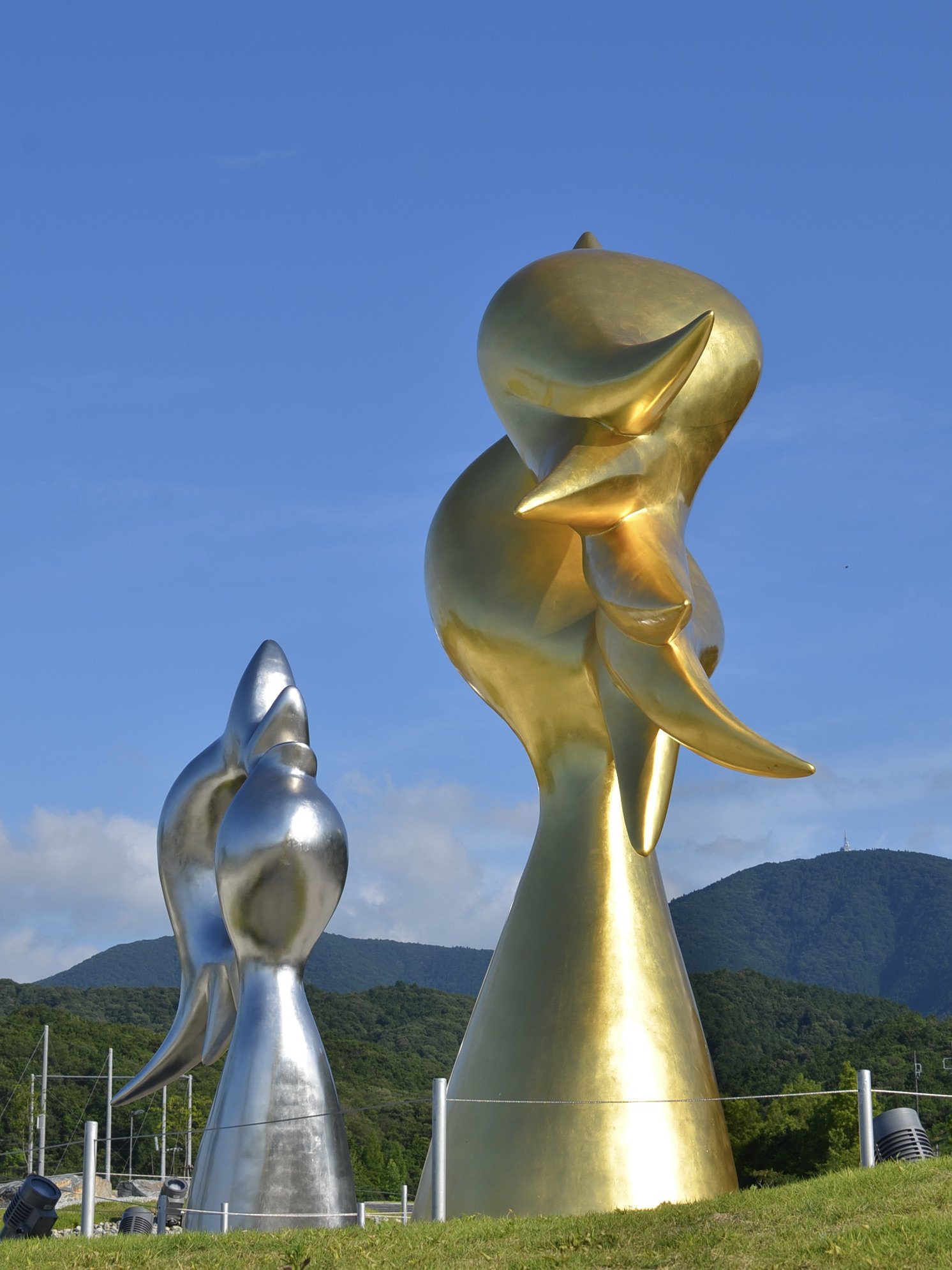 金と銀の姿に旅の記憶を重ねながら｜sanchi