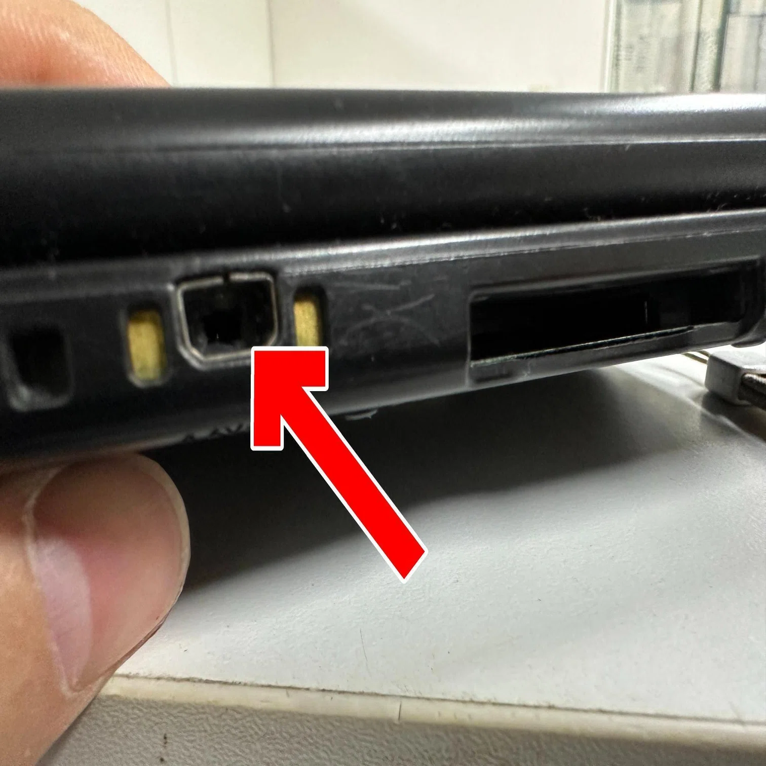 3DSLLの充電口交換で充電が出来ない故障が改善！充電端子が無くなって 