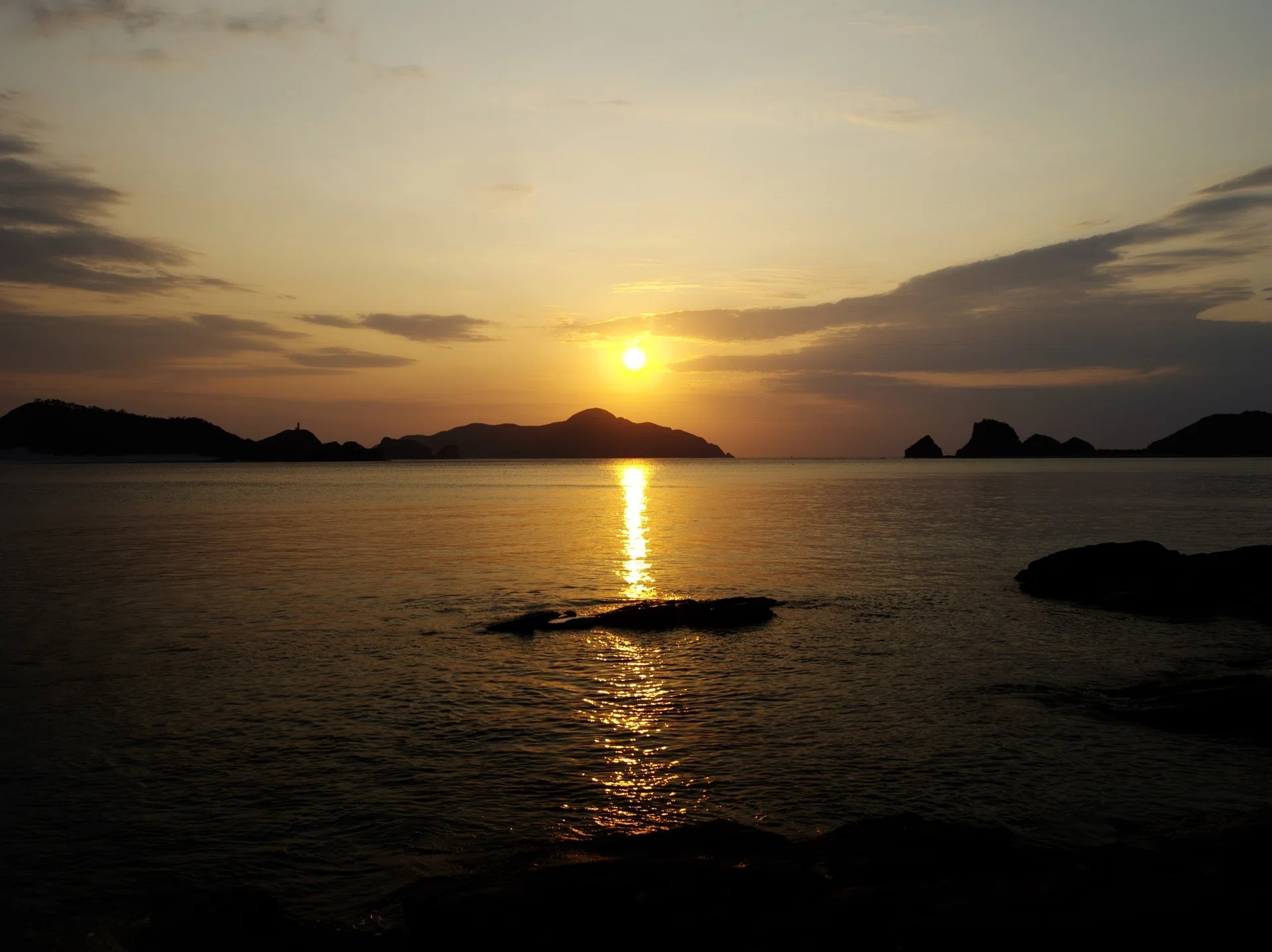 座間味島から夕陽を眺める ～撮影旅行よもやま話集～｜綺麗な風景写真