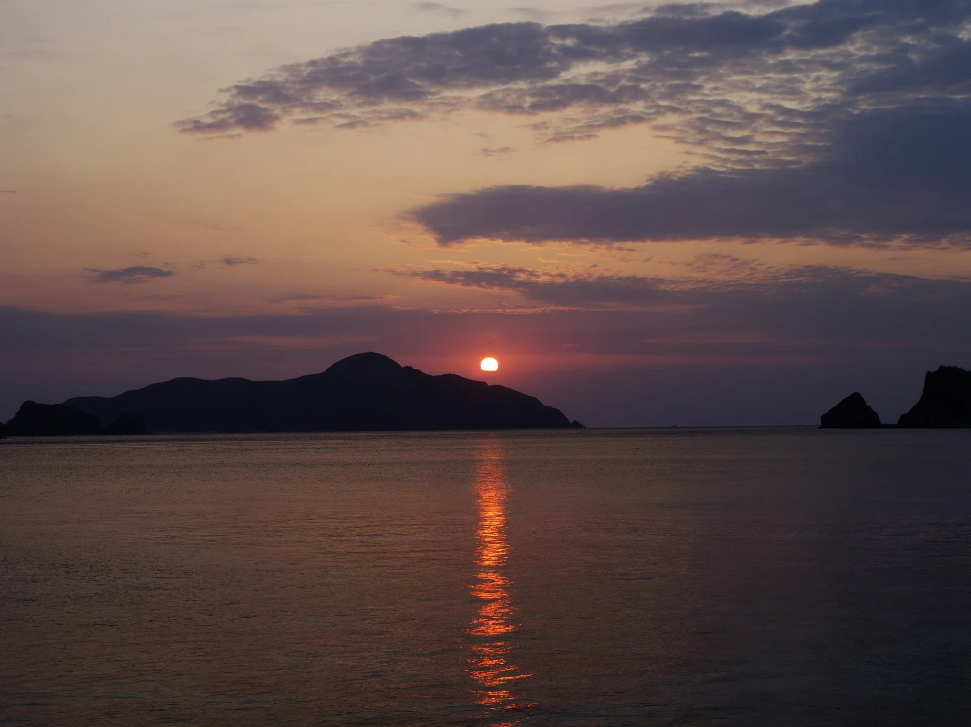 座間味島から夕陽を眺める ～撮影旅行よもやま話集～｜綺麗な風景写真
