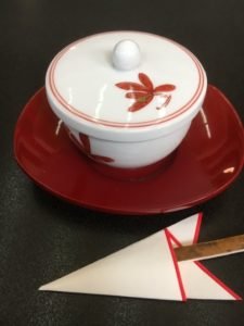 蓋付の器、蓋の大きさが違うのは単なるデザイン？｜kohaku