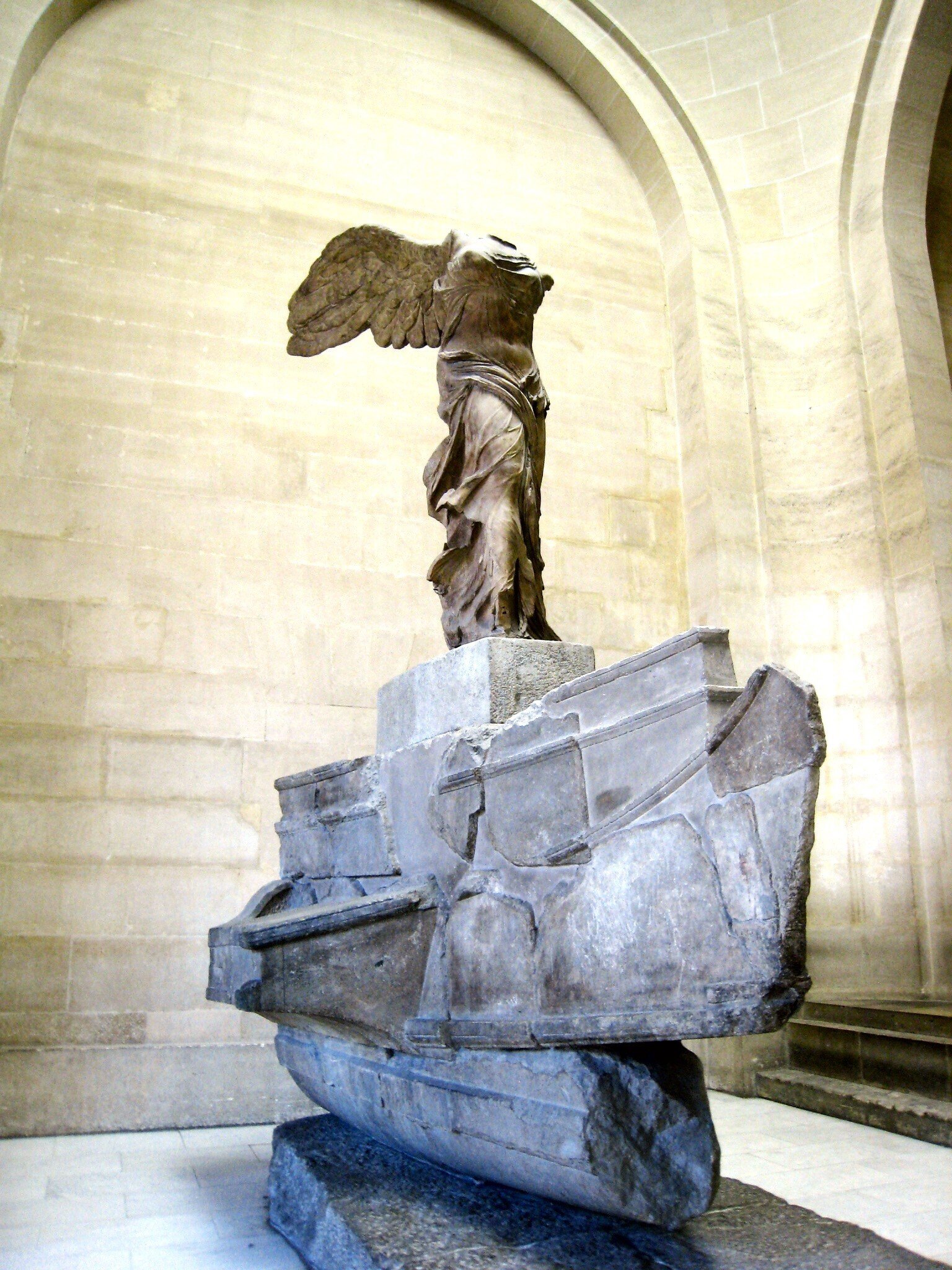 骨折？サモトラケのニケの翼｜新・画楽舎便り