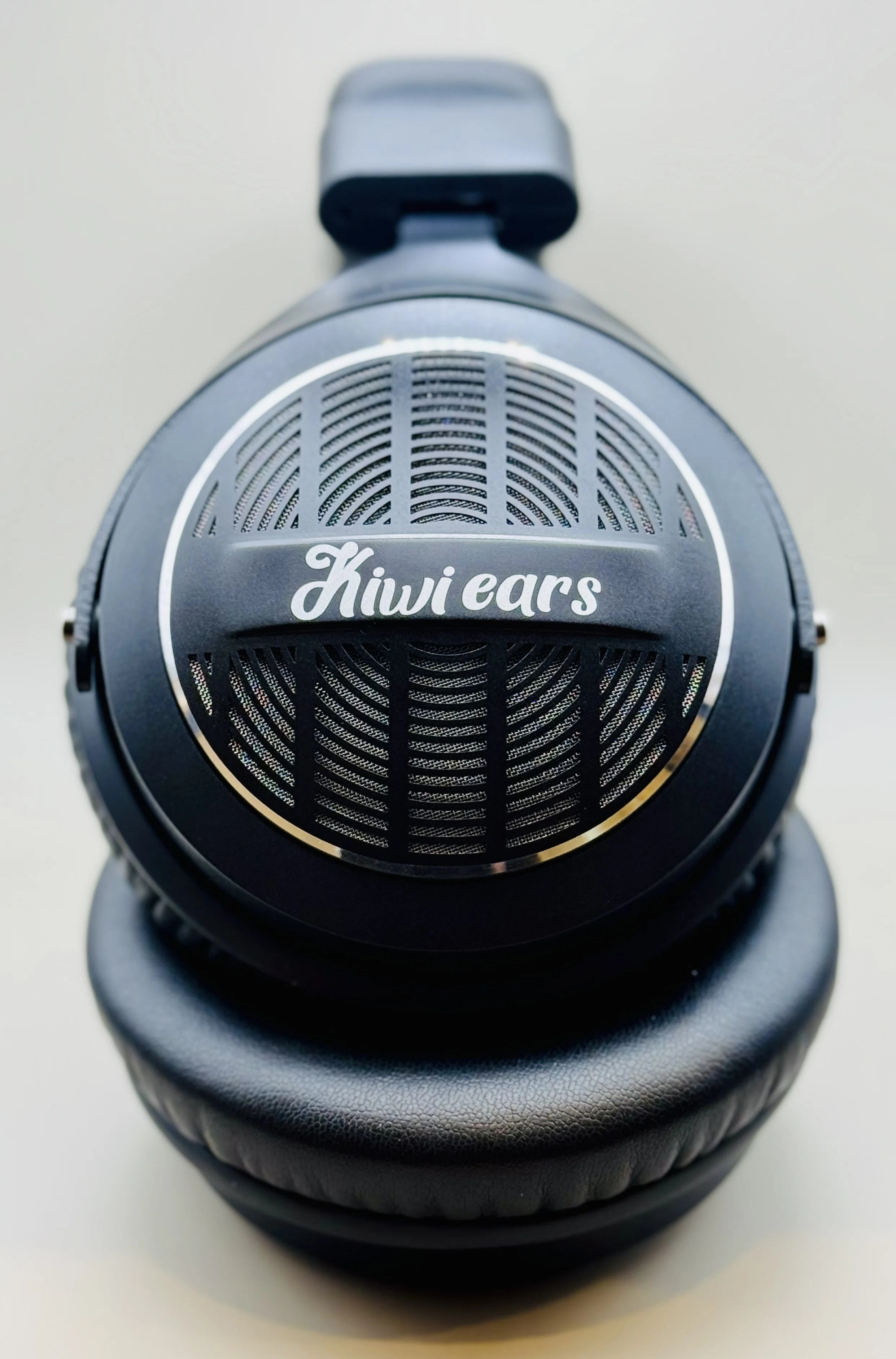 Kiwi Ears Atheiaのレビュー｜ラルフ・ヒンクリー