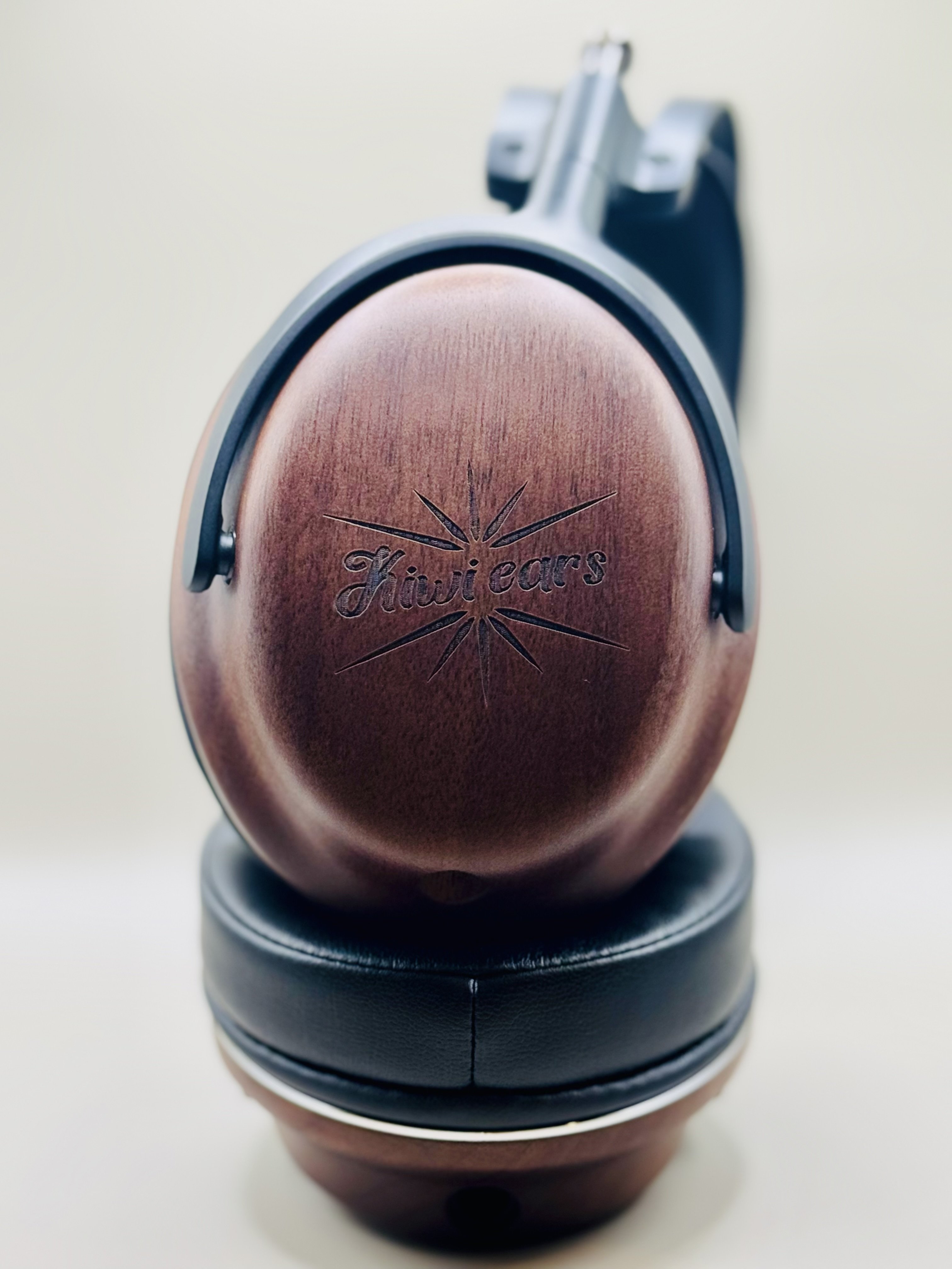 Kiwi Ears Atheiaのレビュー｜ラルフ・ヒンクリー