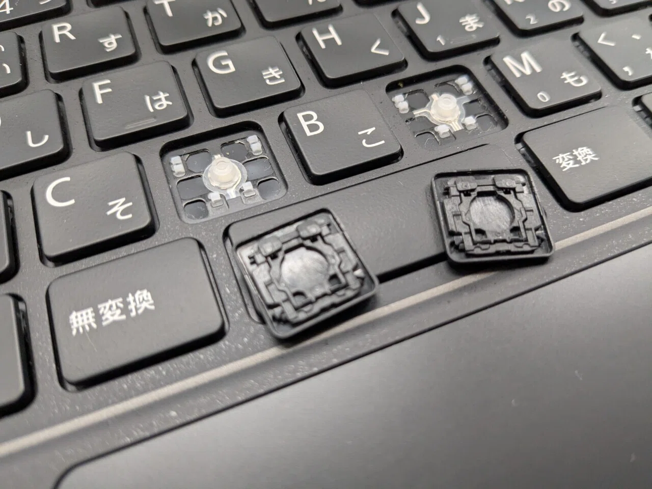 汚れたフルサイズキーボードノートPC ノートPCのキーボードが破損｜デザイン思考と本質追究を楽しもう♫
