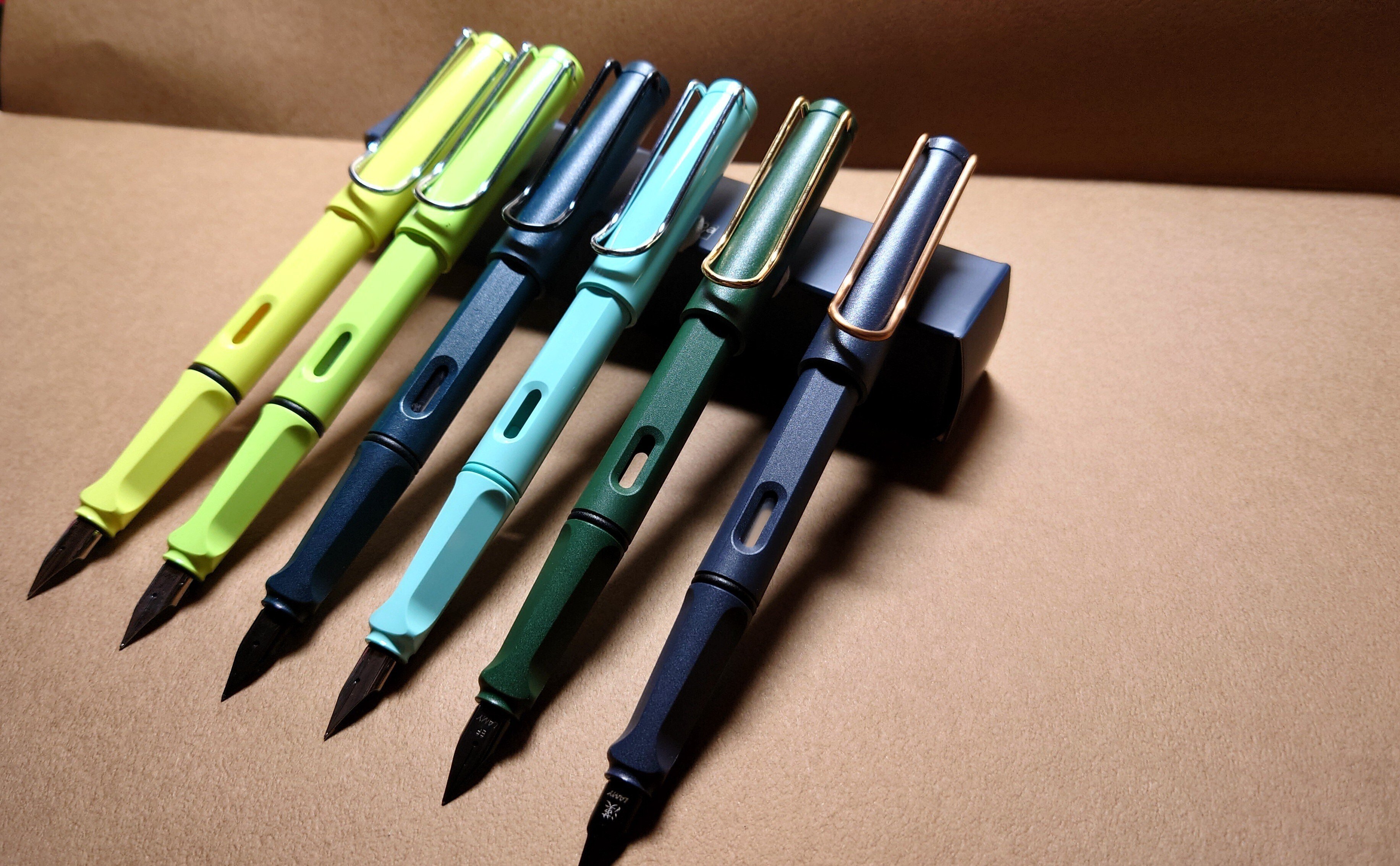 LAMY 万年筆 グレー　Blue and green 文房具アーカイブ#50『LAMY サファリ 万年筆』｜南雲Misty