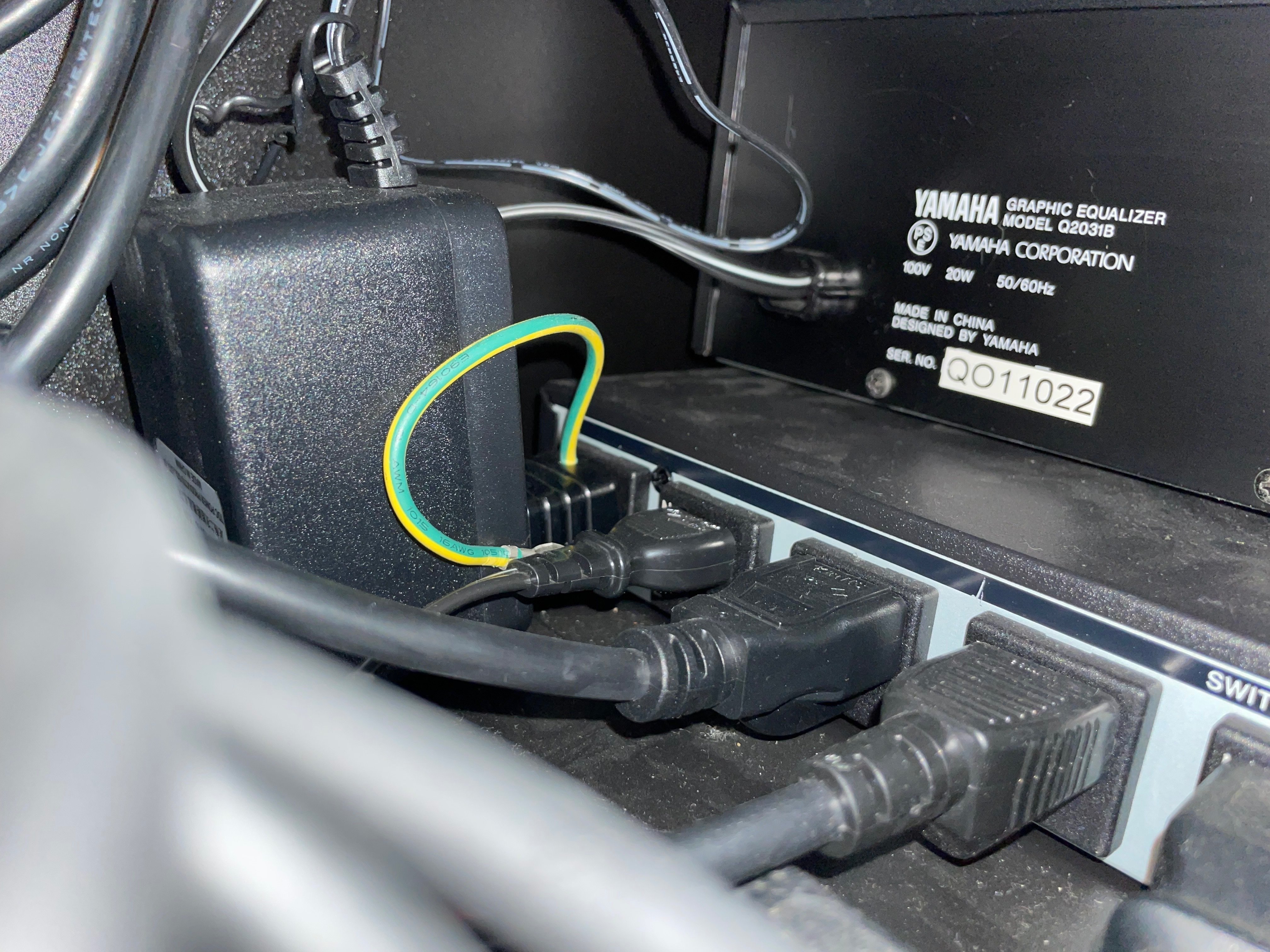 1個　ULTIMATE スタジオラック DTM ハードウェア アウトボード　 SoundMakerに新製品。組み立て不要で使えるスタジオラック10Uが登場