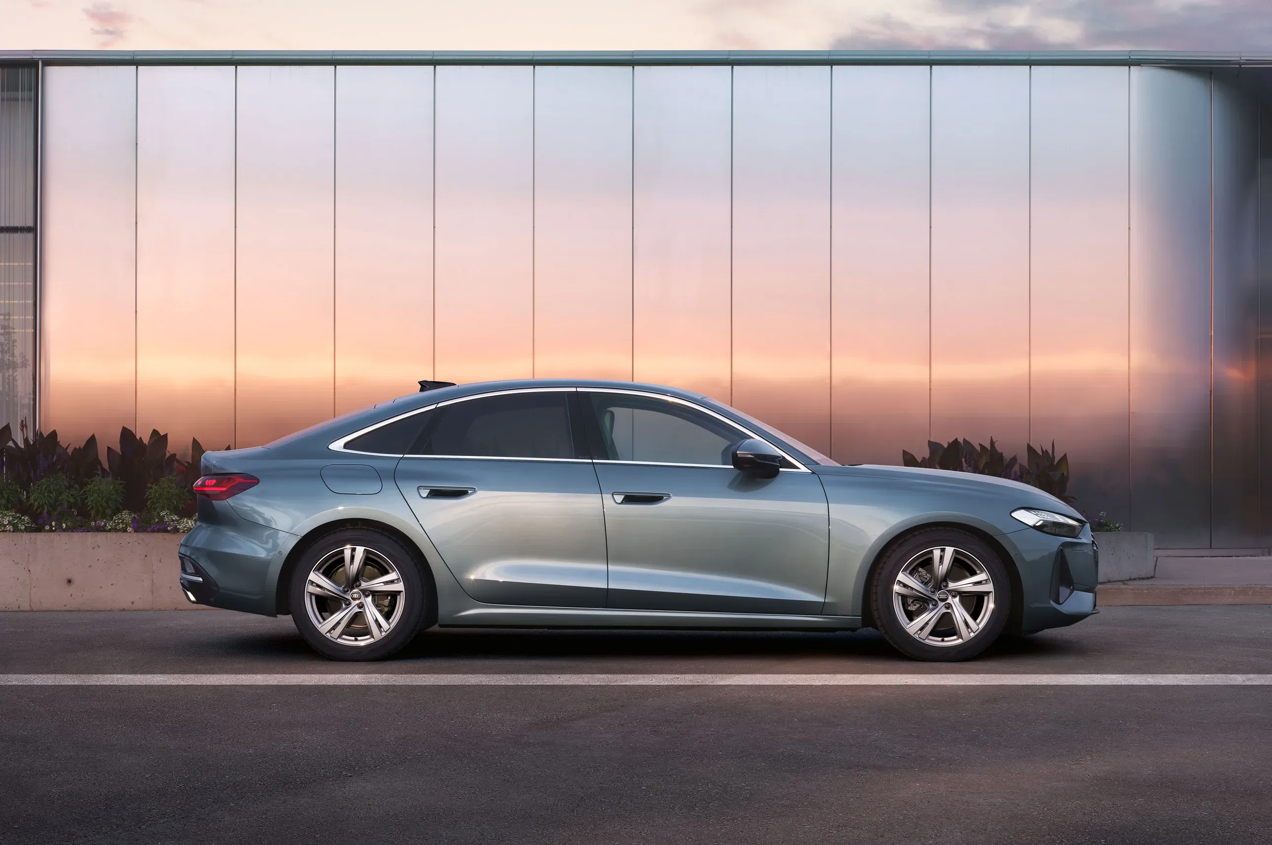 新型AudiA5日本上陸 〜先代A4からA5へ進化〜｜アボカドカーライフ