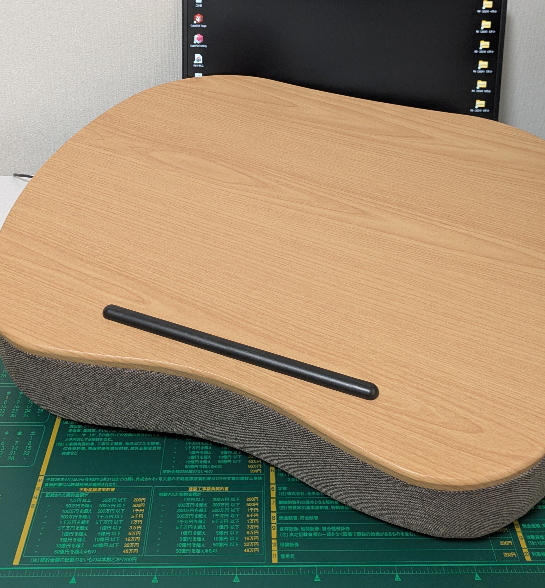 家内ノマドにクッションテーブル｜ぼんどん