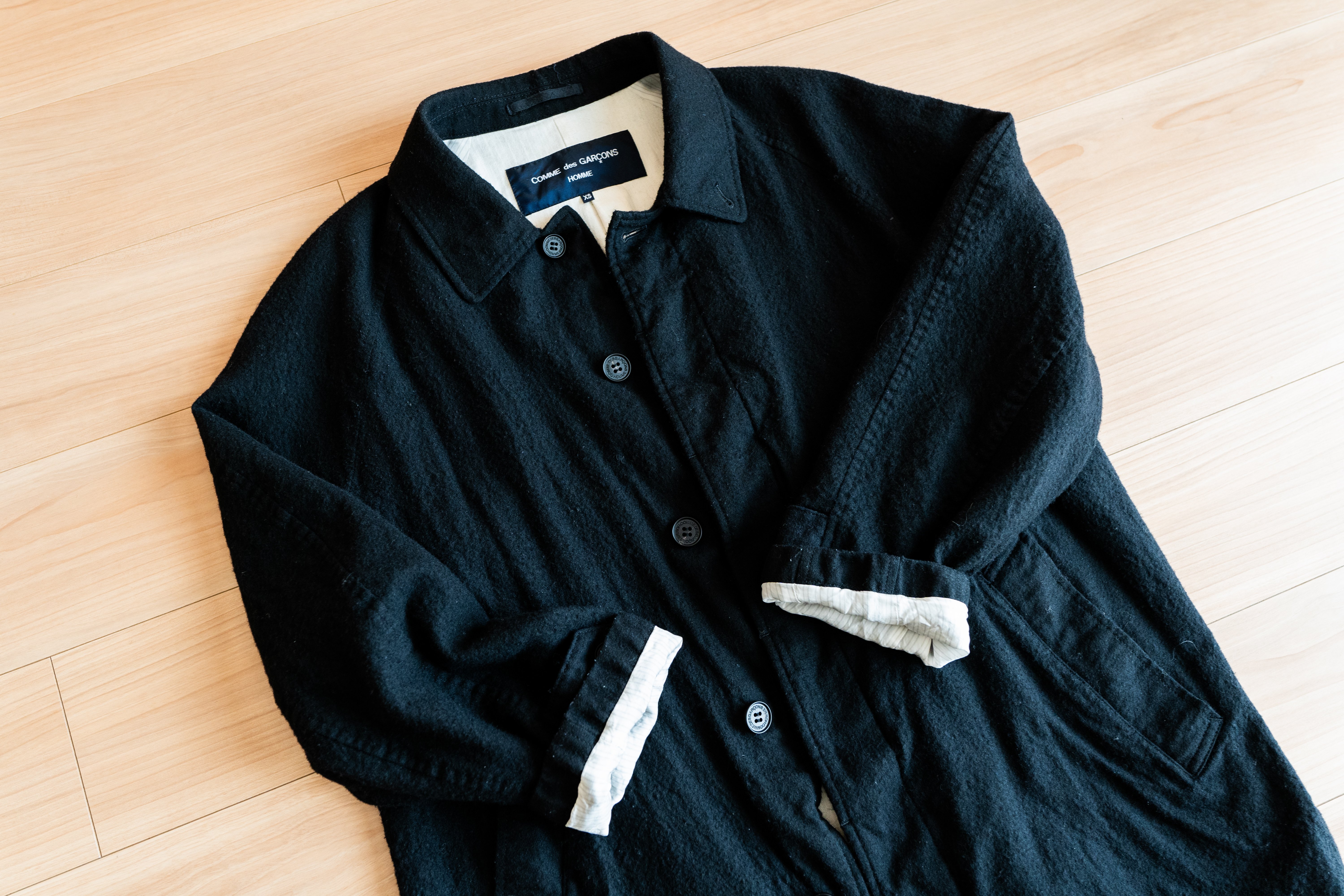COMME des GARÇONS HOMMEのバルマカーンコート|アキラ COMME des GARÇONS HOMMEのバルマカーンコート|アキラ