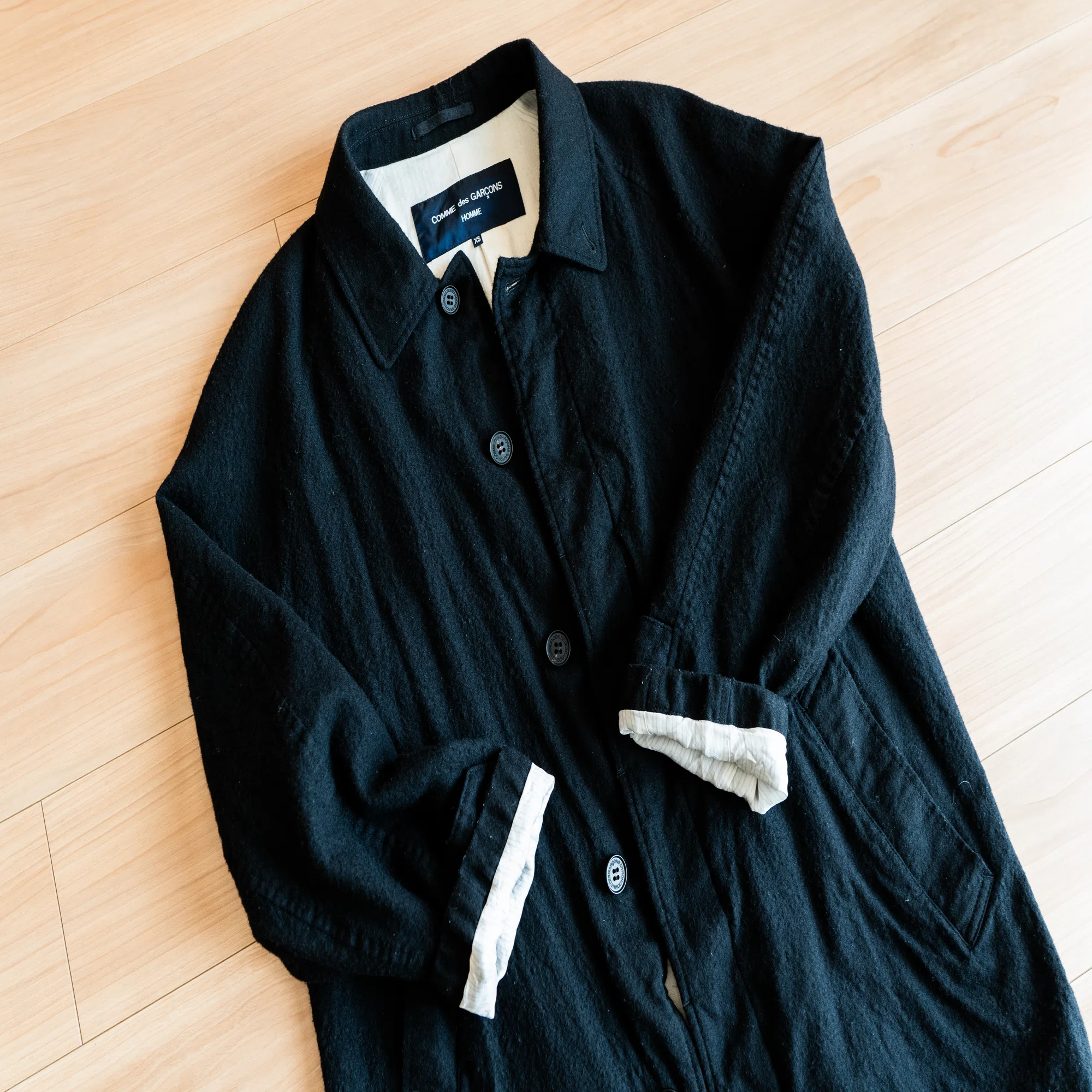 COMME des GARÇONS HOMMEのバルマカーンコート｜アキラ