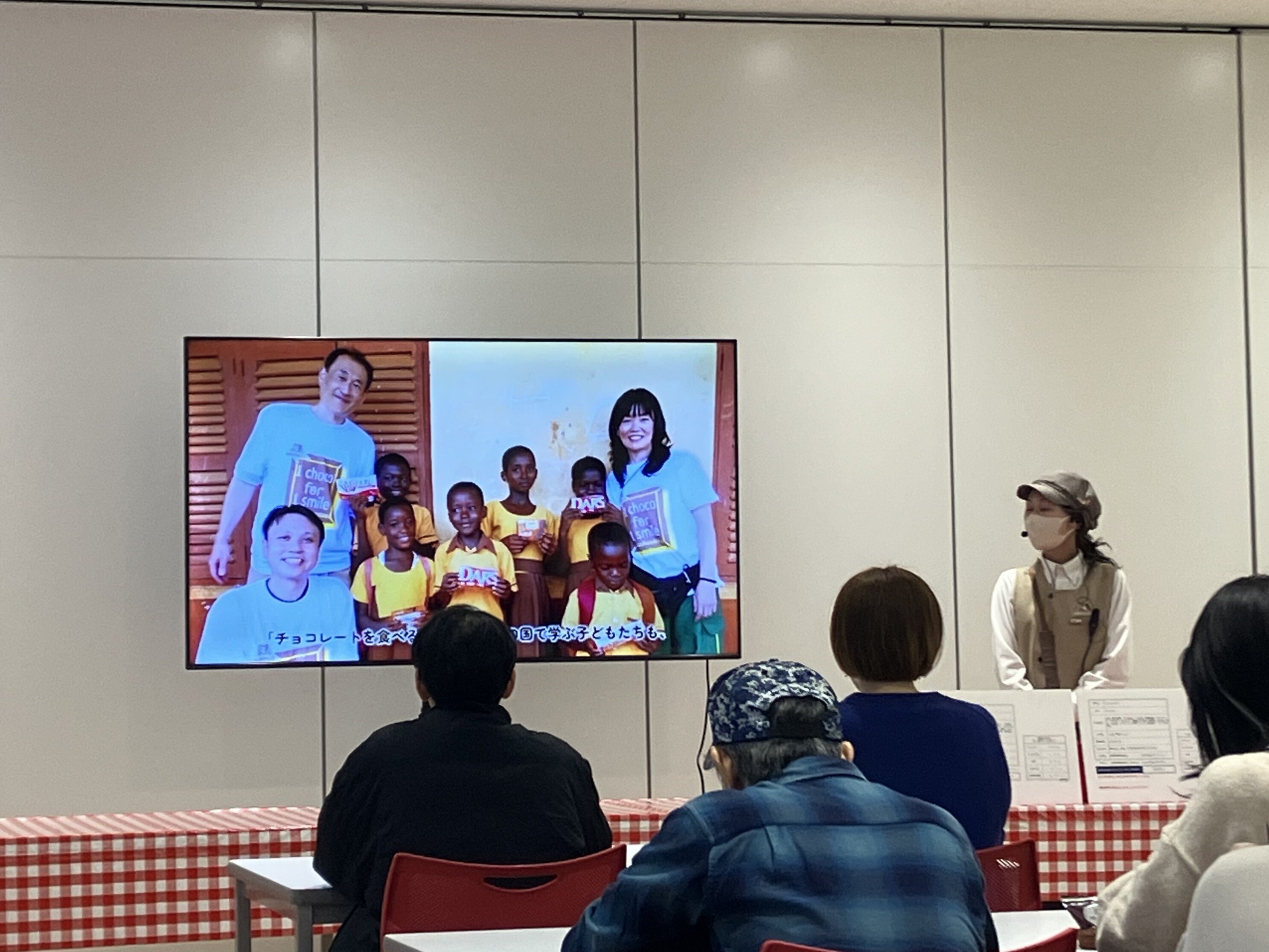 1チョコ for 1スマイル」キャンペーン中の森永製菓の見学施設