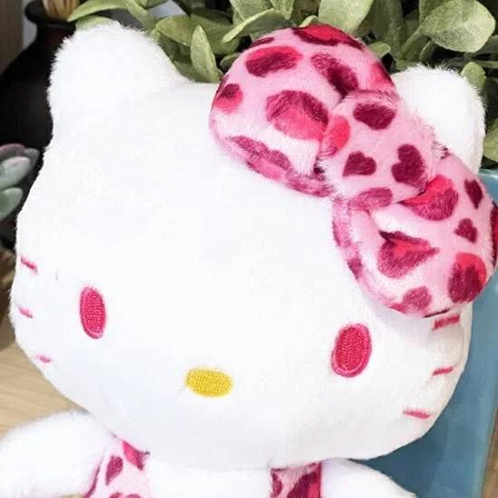ヒョウ柄の、攻めてるギャルなキティちゃん。ぬいぐるみと ヒョウ柄の、攻めてるギャルなキティちゃん。ぬいぐるみと
