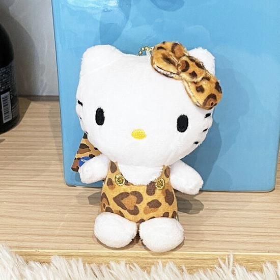 ヒョウ柄の、攻めてるギャルなキティちゃん。ぬいぐるみと ヒョウ柄の、攻めてるギャルなキティちゃん。ぬいぐるみと